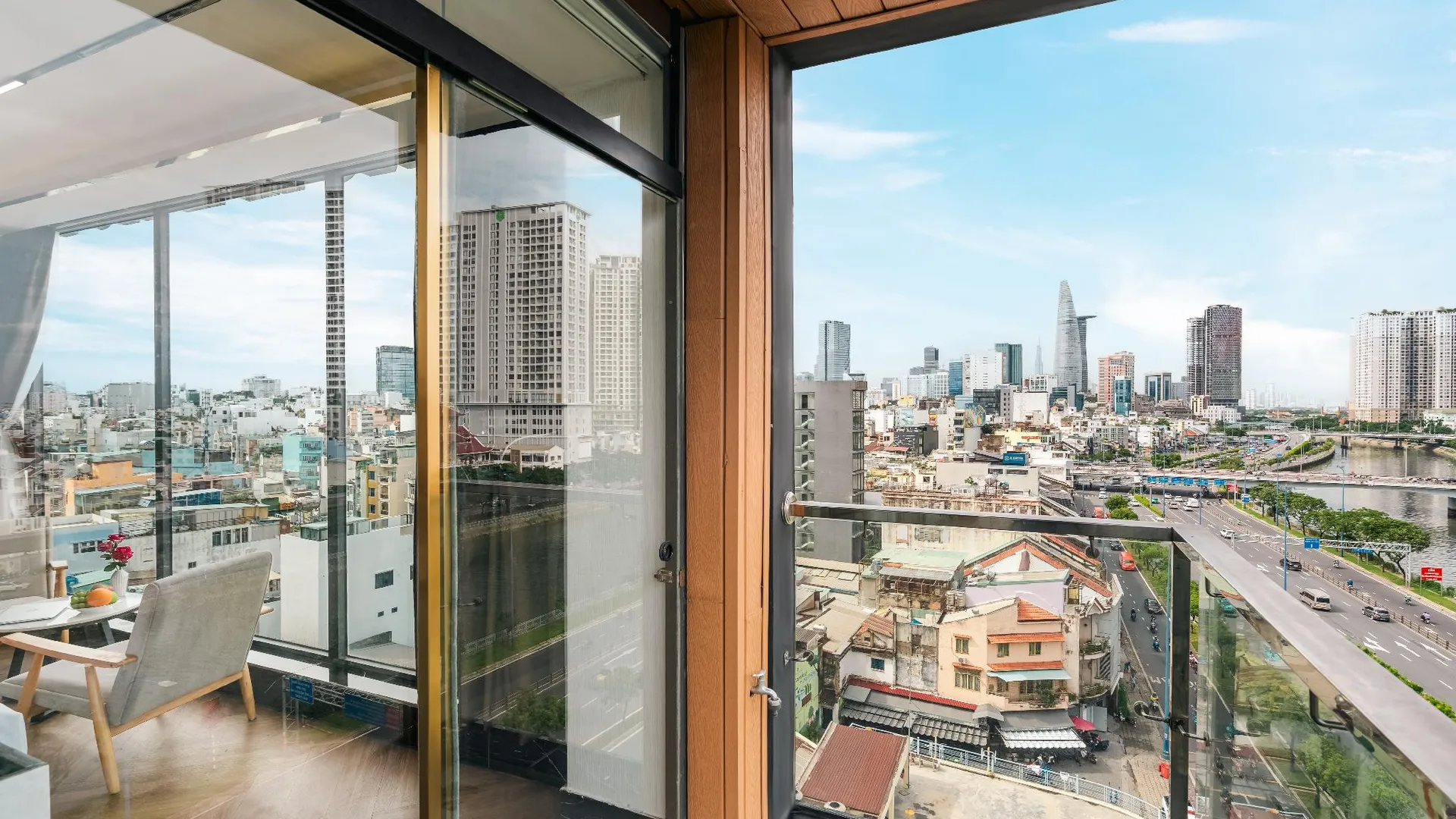 호치민 G8 리버사이드 호텔 사이공 3성급 호텔 외관