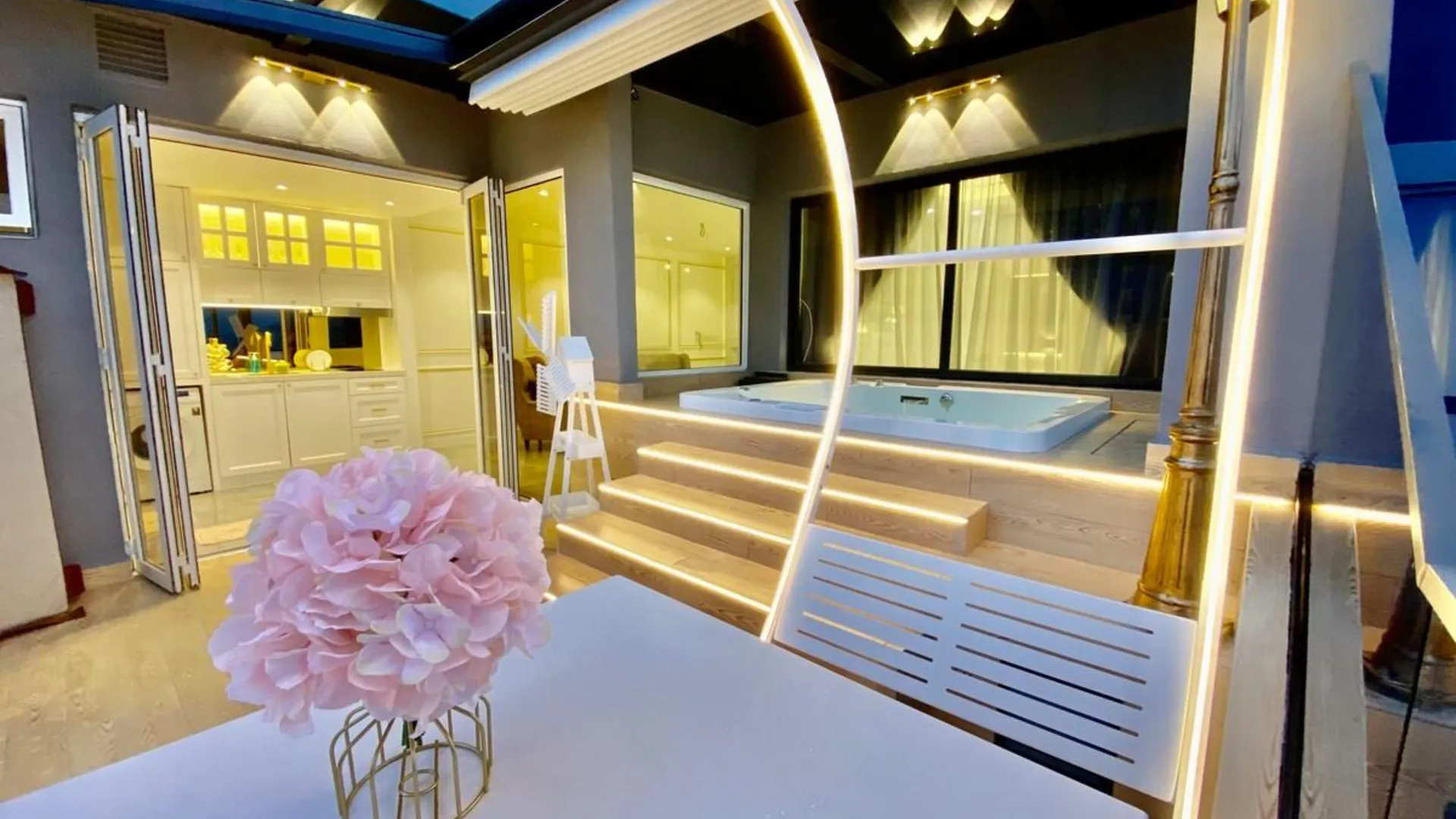 말라카 멜라카 라야의 프라이빗 하우스 (84m², 침실 1개, 프라이빗 욕실 2개) 4성급 싱글룸 수영장