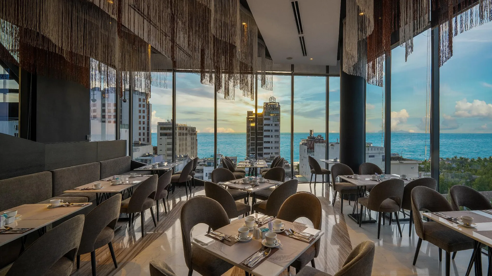 다낭 드라코 호텔 앤 스위트 4성급 호텔 로비