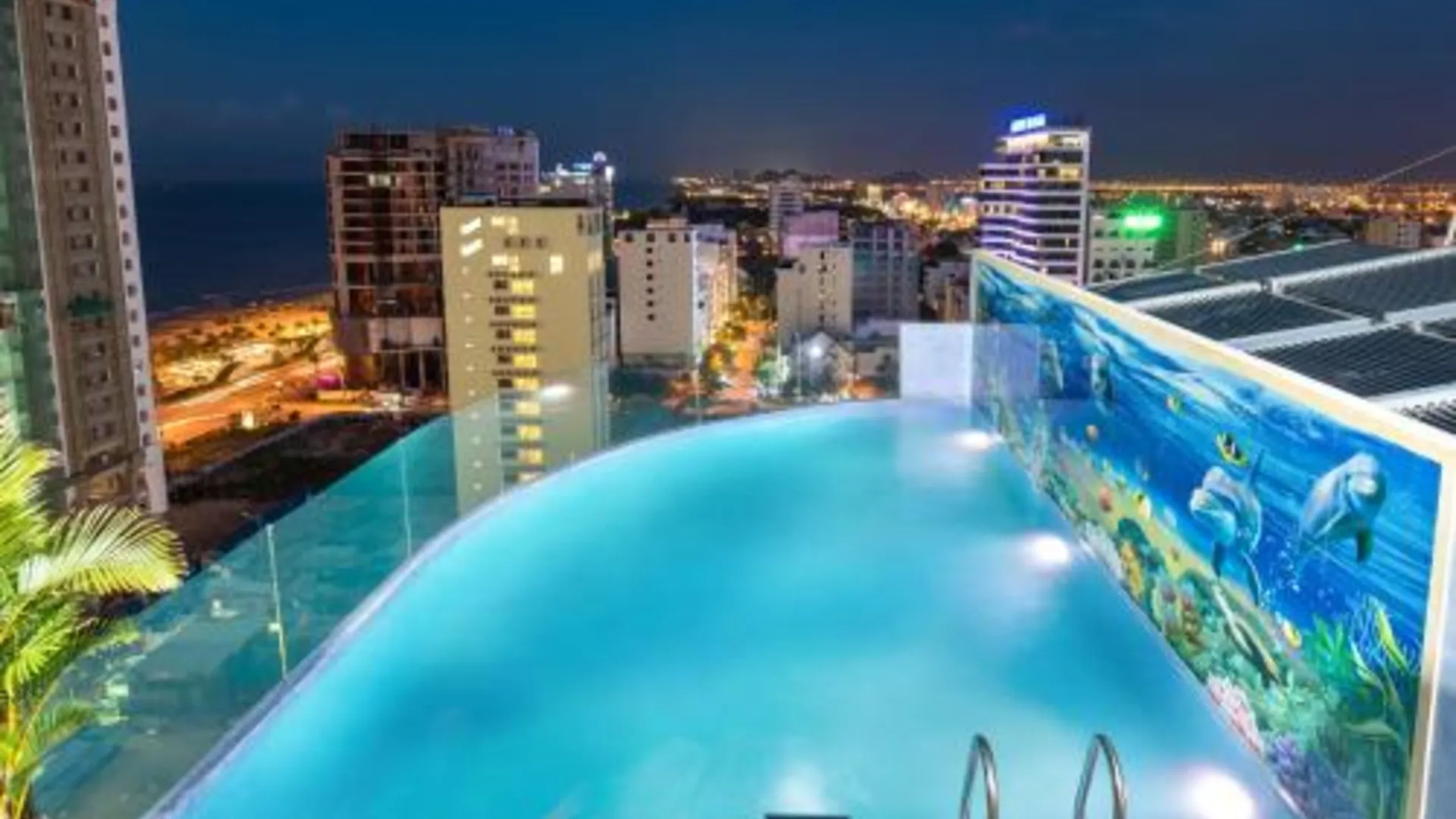 다낭 낫 민 호텔 앤 아파트먼트 4성급 호텔 스위트룸