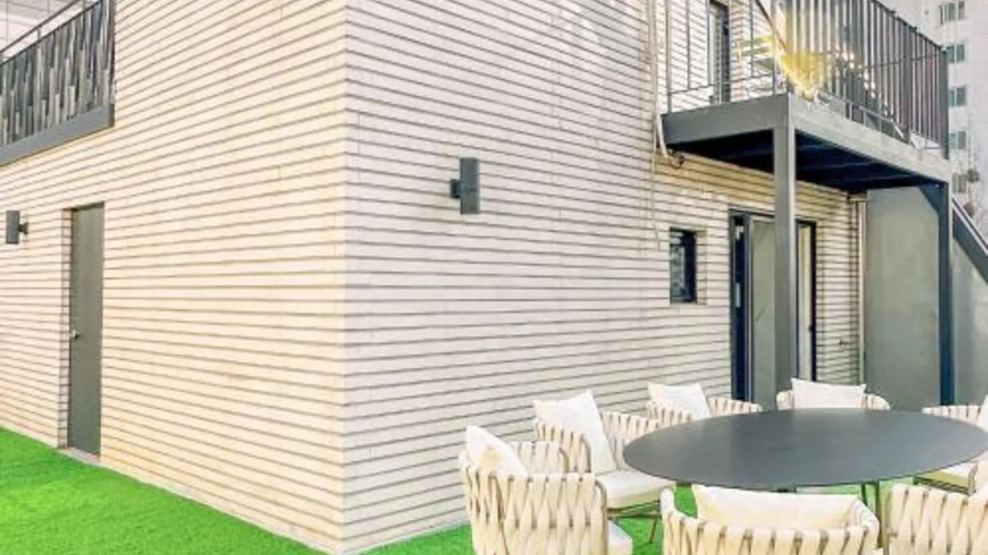 서울 홍대, 6인, 신축 건물, 대형 테라스 3성급 싱글룸 객실