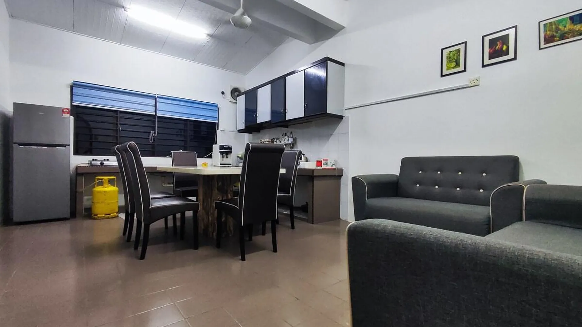 포트 딕슨 타만 탄중의 프라이빗 하우스 (m², 침실 5개, 프라이빗 욕실 3개) 3성급 싱글룸 로비