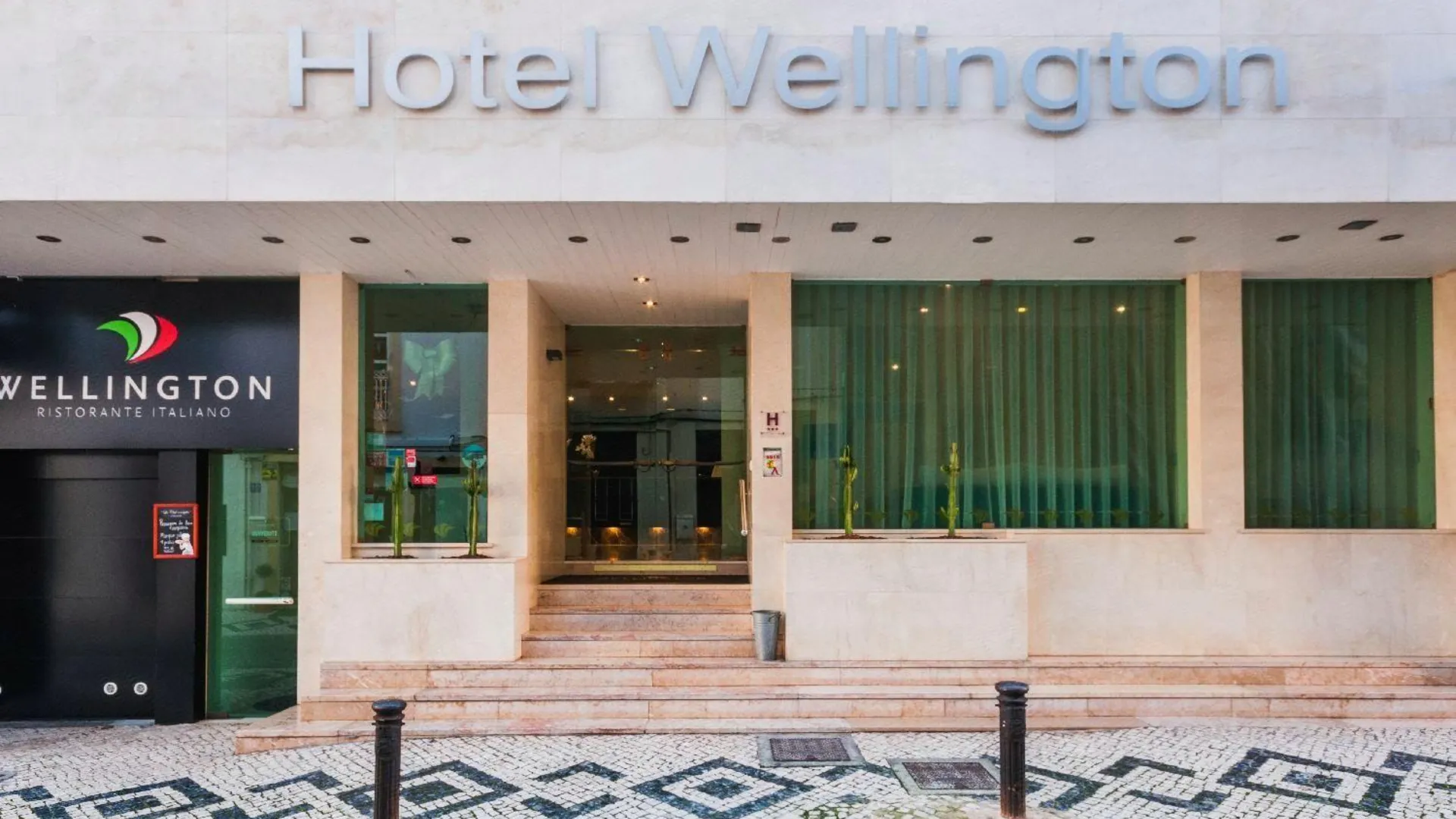 피게이라 다 포즈 EXE Wellington 4성급 호텔 외관