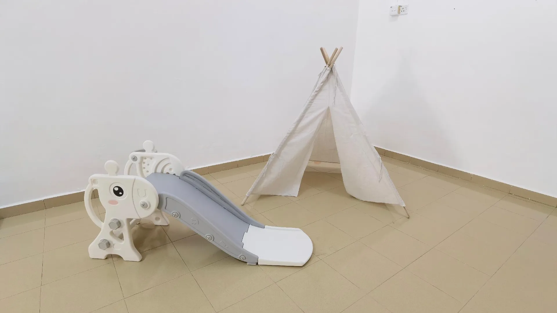 쿠안탄 Kampong Darat Mak Bar의 프라이빗 하우스 (100m², 침실 3개, 프라이빗 욕실 2개) 3성급 게스트하우스 로비