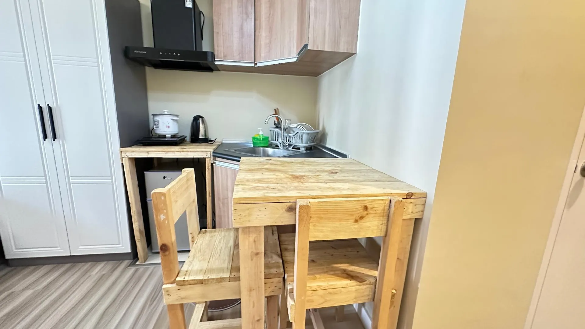 세부 Cebu Avida Riala T1 2511 IT Park 2성급 게스트하우스 레스토랑