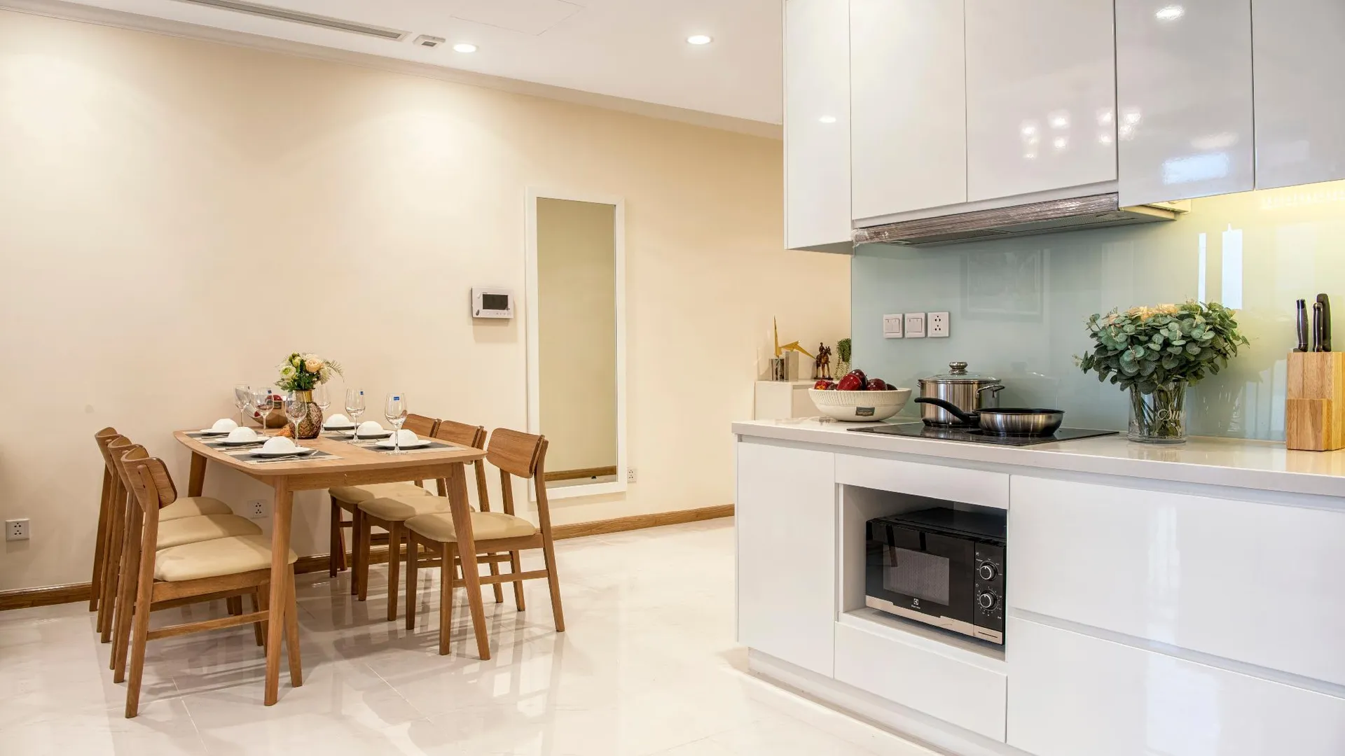 호치민 빈탄의 아파트먼트 (75m², 침실 2개, 프라이빗 욕실 2개) 5성급 싱글룸 레스토랑