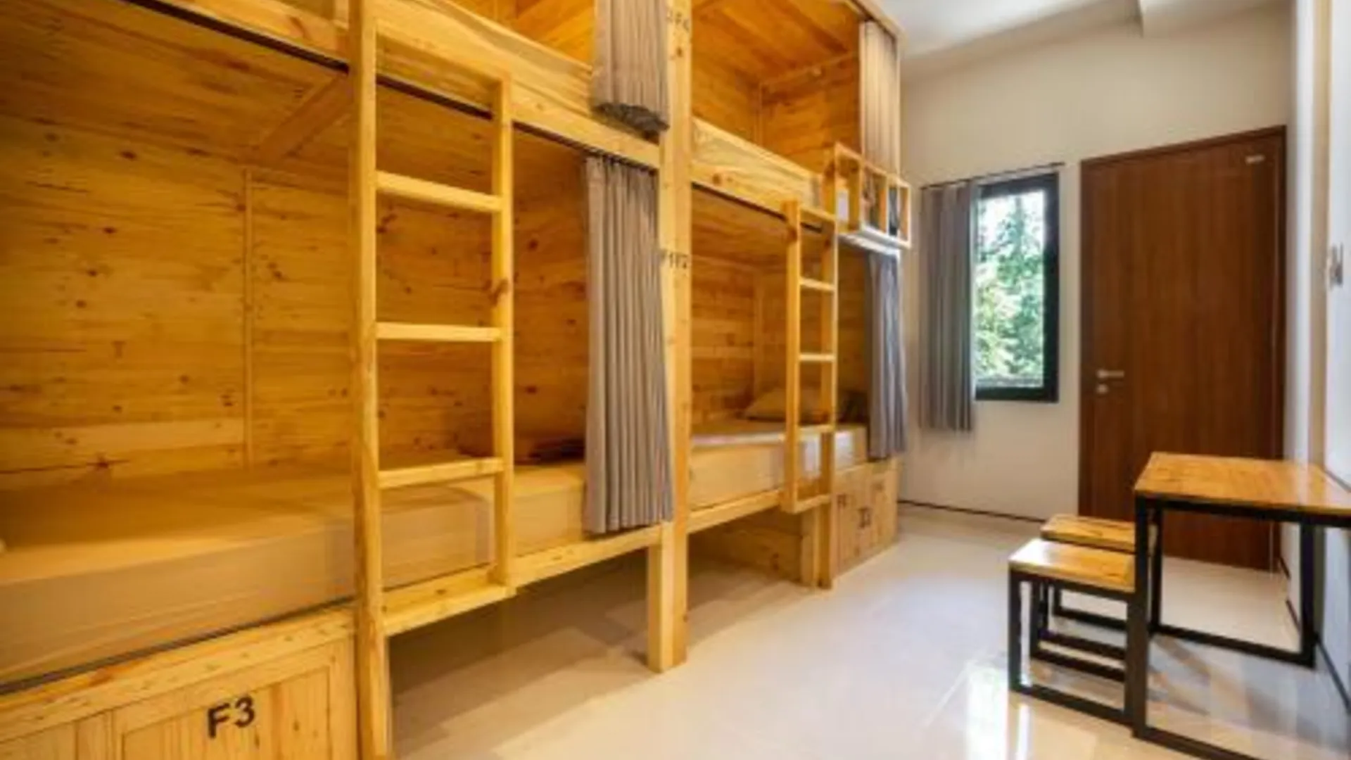 발리 K Hostel Seminyak 호텔 스위트룸