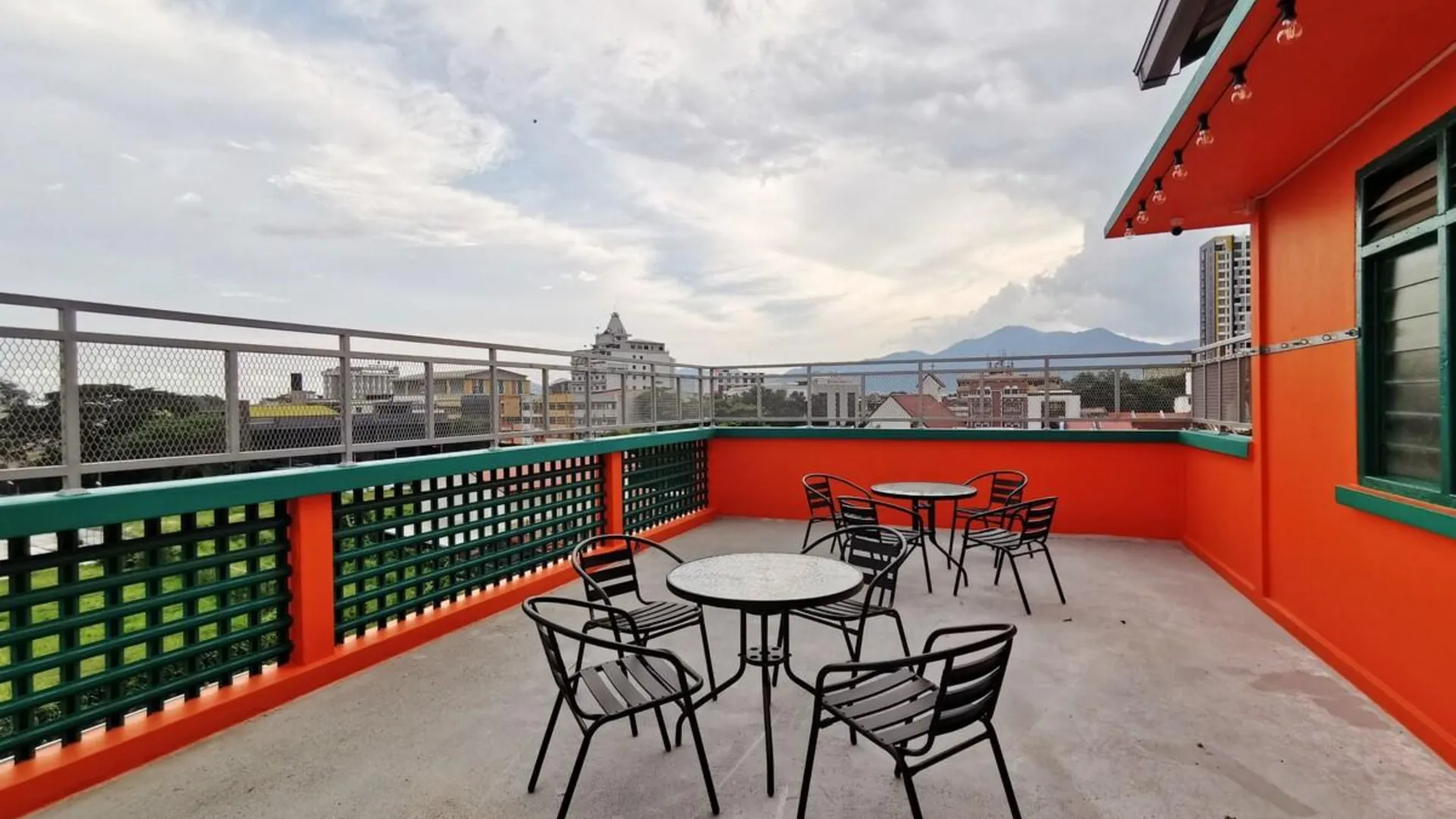 이포 캄풍 쿠차이의 프라이빗 하우스 (100m², 침실 2개, 프라이빗 욕실 2개) 3성급 싱글룸 로비