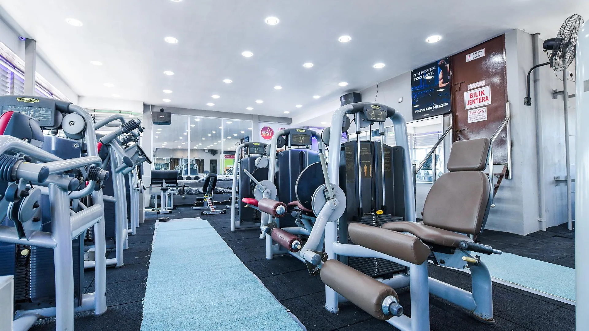 숭가이 페타니 Capital O 90543 Sp Star Hotel 3성급 호텔 스위트룸