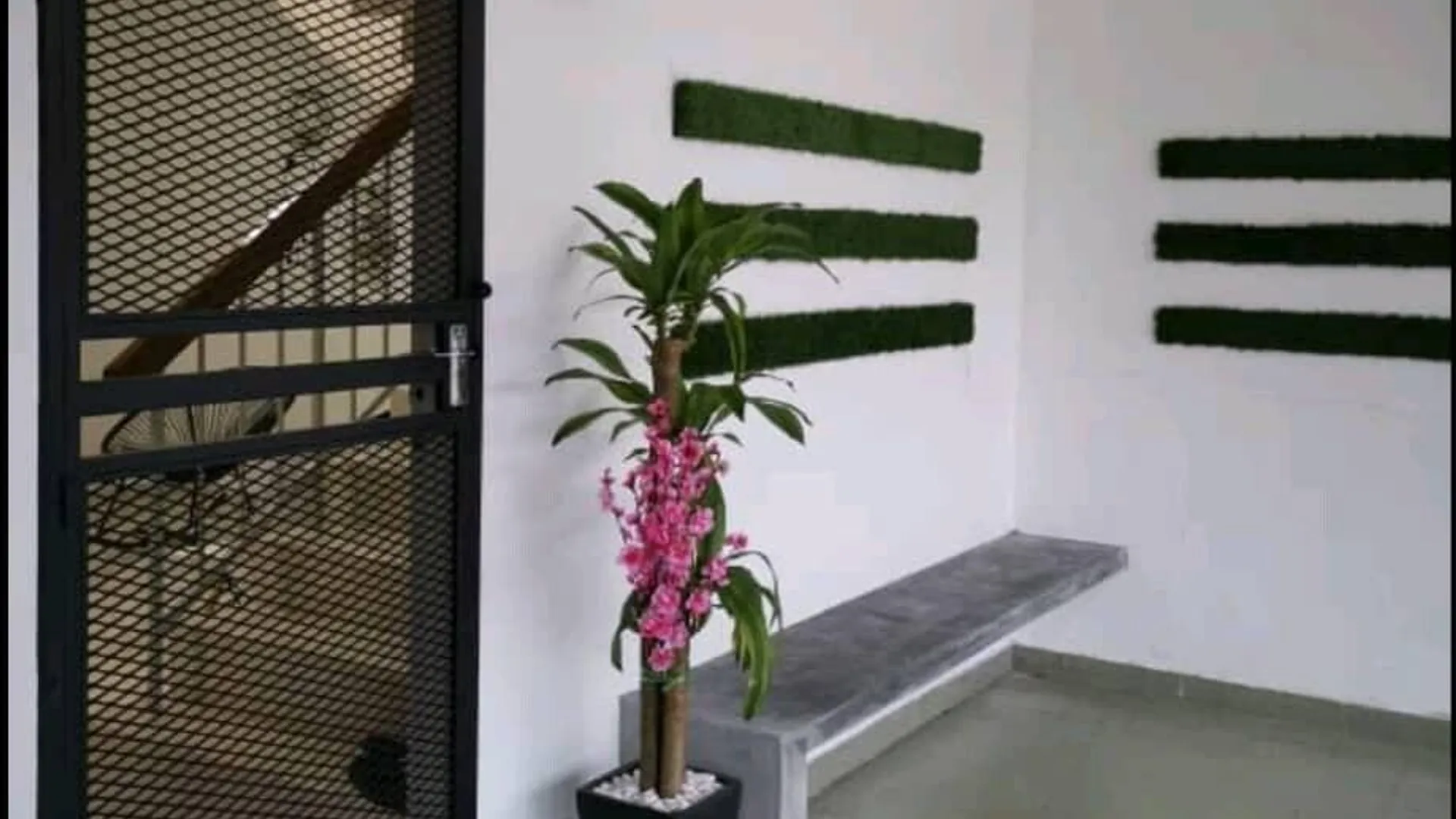 포트 딕슨 타만 탄중의 프라이빗 하우스 (m², 침실 5개, 프라이빗 욕실 3개) 3성급 싱글룸 레스토랑