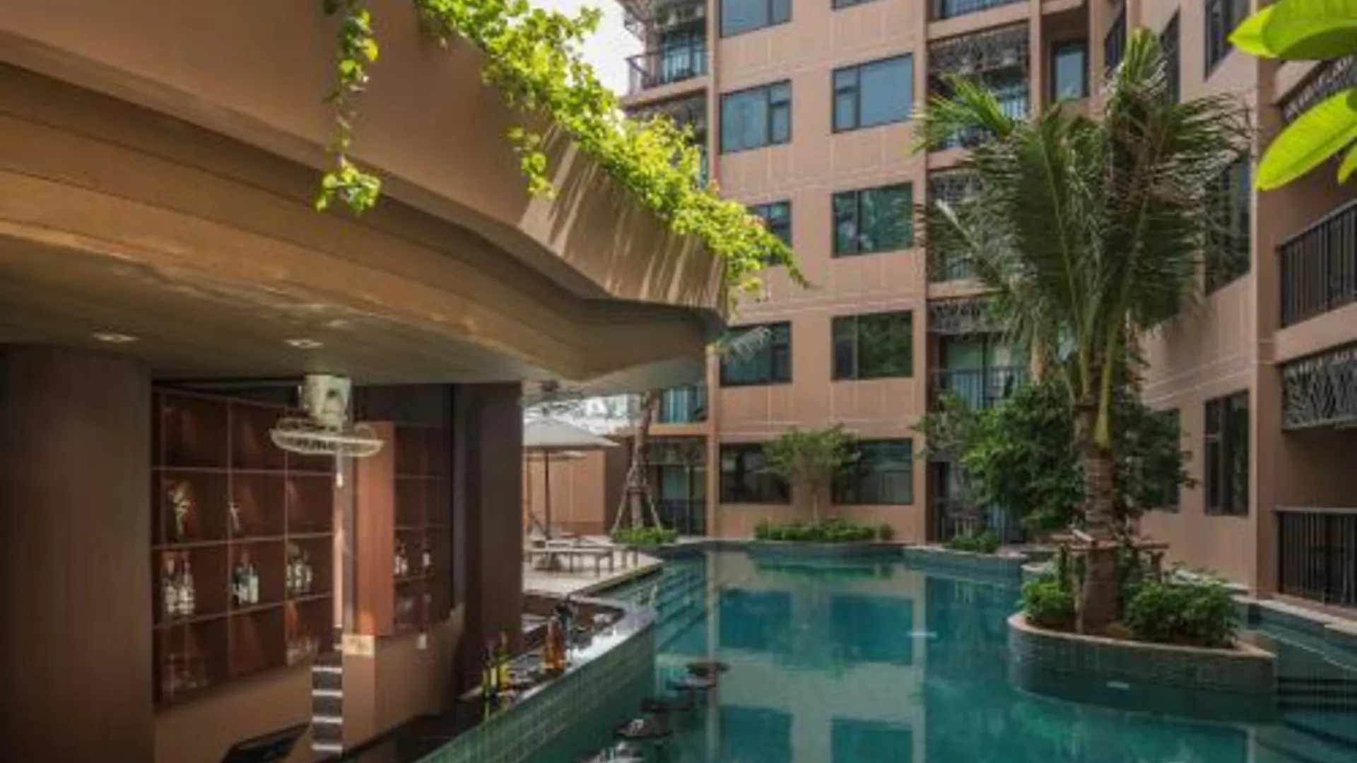 푸켓 더 프라우드 카론 비치 푸켓 트레이드마크 컬렉션 바이 윈덤 4성급 호텔 외관