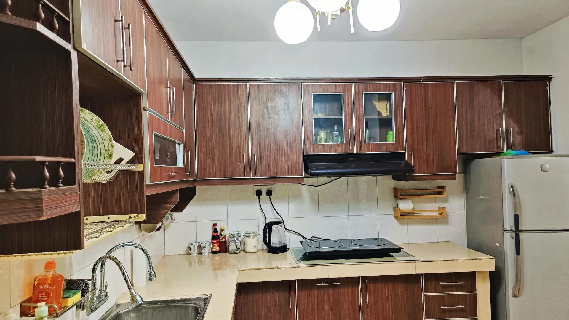 말라카 두리안 퉁갈의 프라이빗 하우스 (215m², 침실 4개, 프라이빗 욕실 3개) 3성급 싱글룸 부대시설