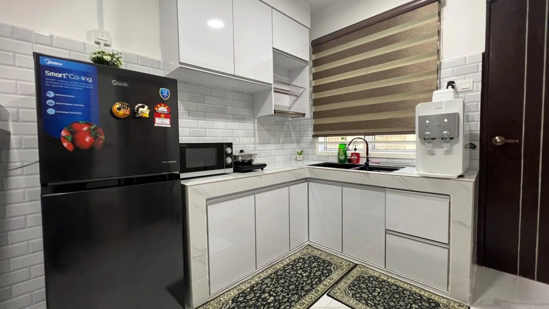 쿠안탄 반다르 인데라 마코타의 프라이빗 하우스 (100m², 침실 3개, 프라이빗 욕실 2개) 3성급 게스트하우스 수영장