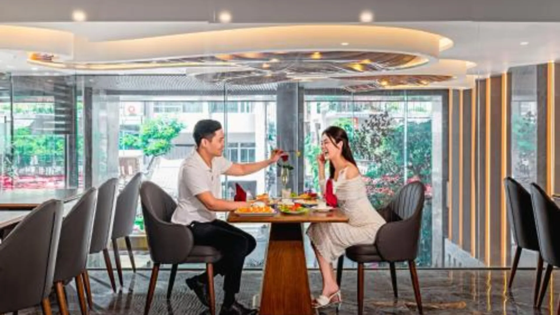 다낭 머시 에메랄드 호텔		 호텔 레스토랑