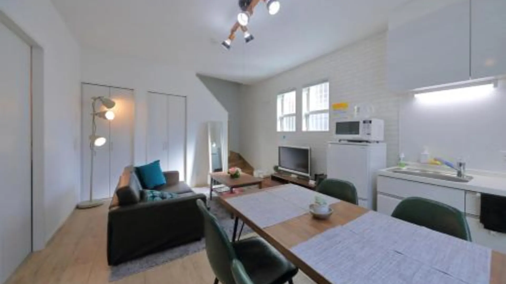 오사카 新築 一軒家貸切 関西国際空港から直通 難波 梅田直通 好立地 2성급 싱글룸 로비