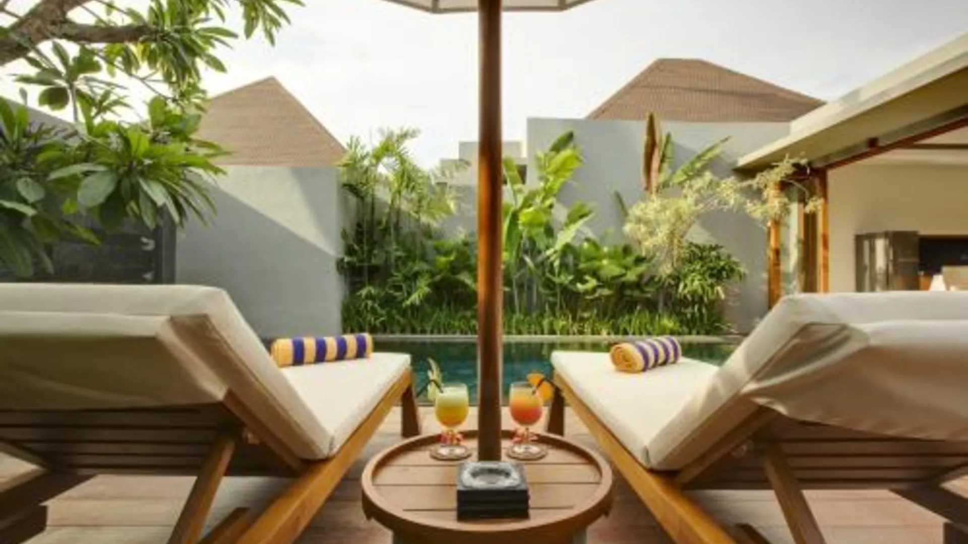 발리 코에노코에니 빌라 5성급 호텔 로비