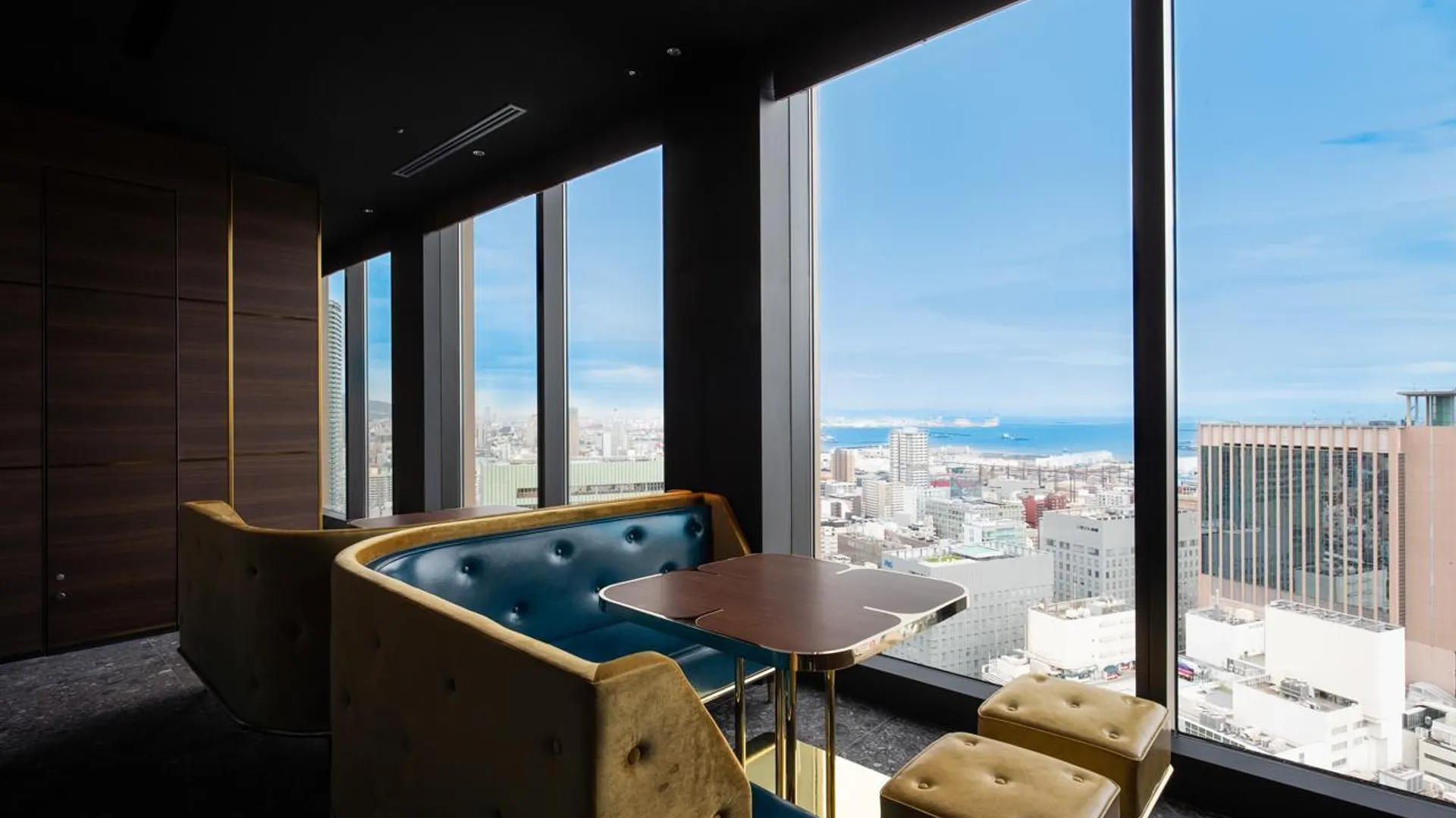 고베 렘 플러스 고베 산노미야 4성급 호텔 수영장