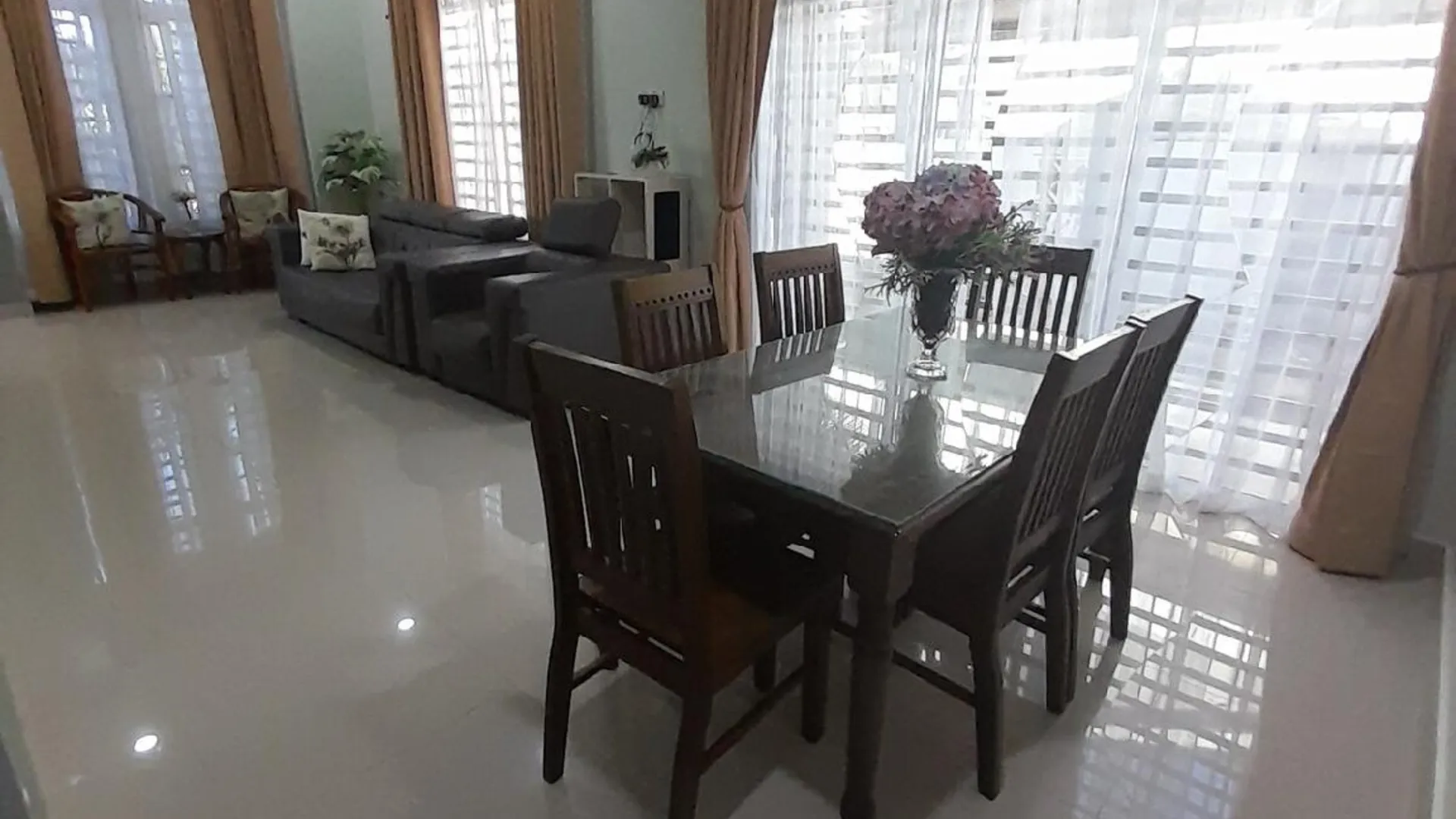 쿠안탄 [location not yet specified]의 프라이빗 하우스 (100m², 침실 4개, 프라이빗 욕실 3개) 4성급 게스트하우스 외관