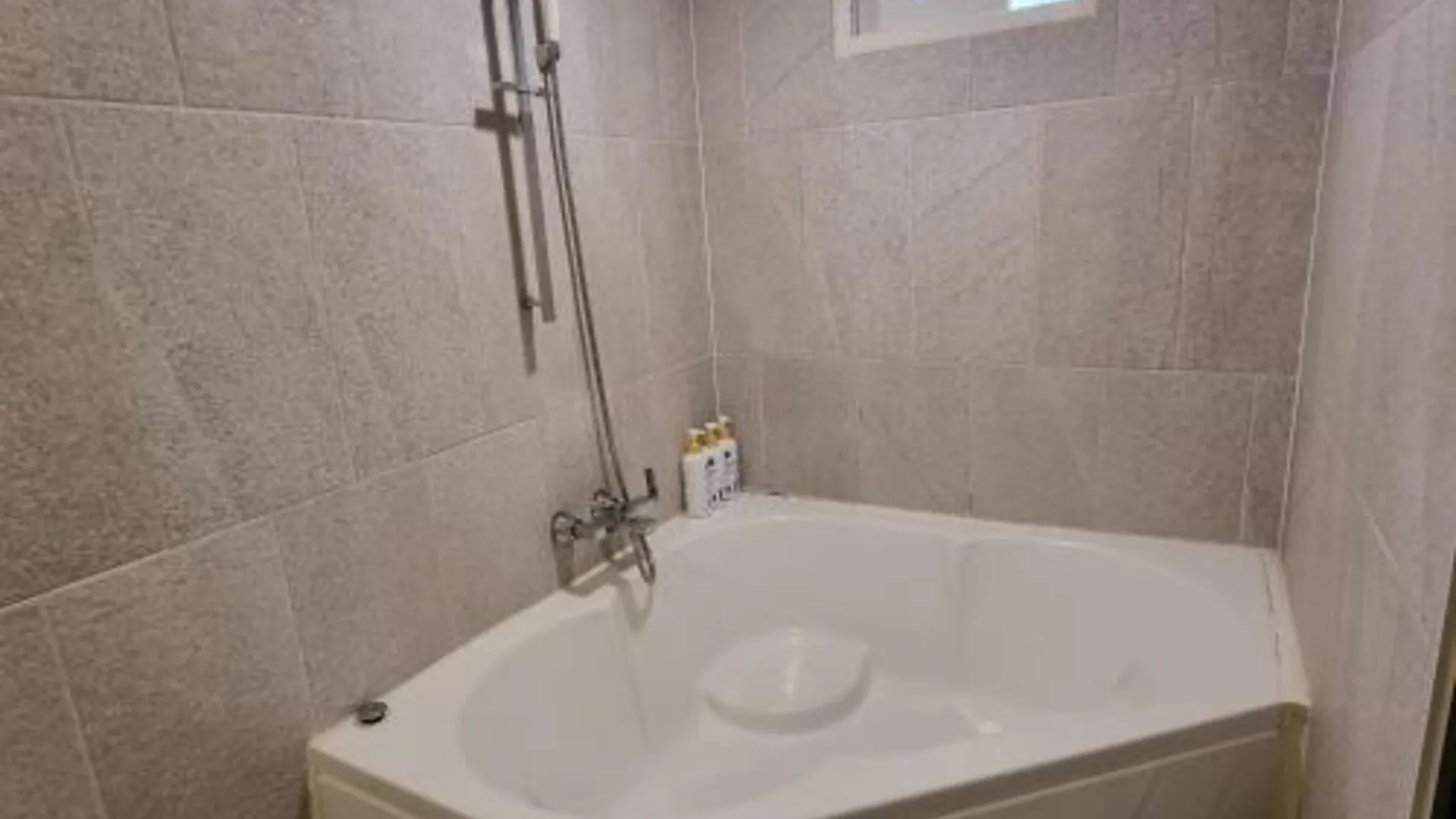 서울 신천 퍼니 호텔 객실