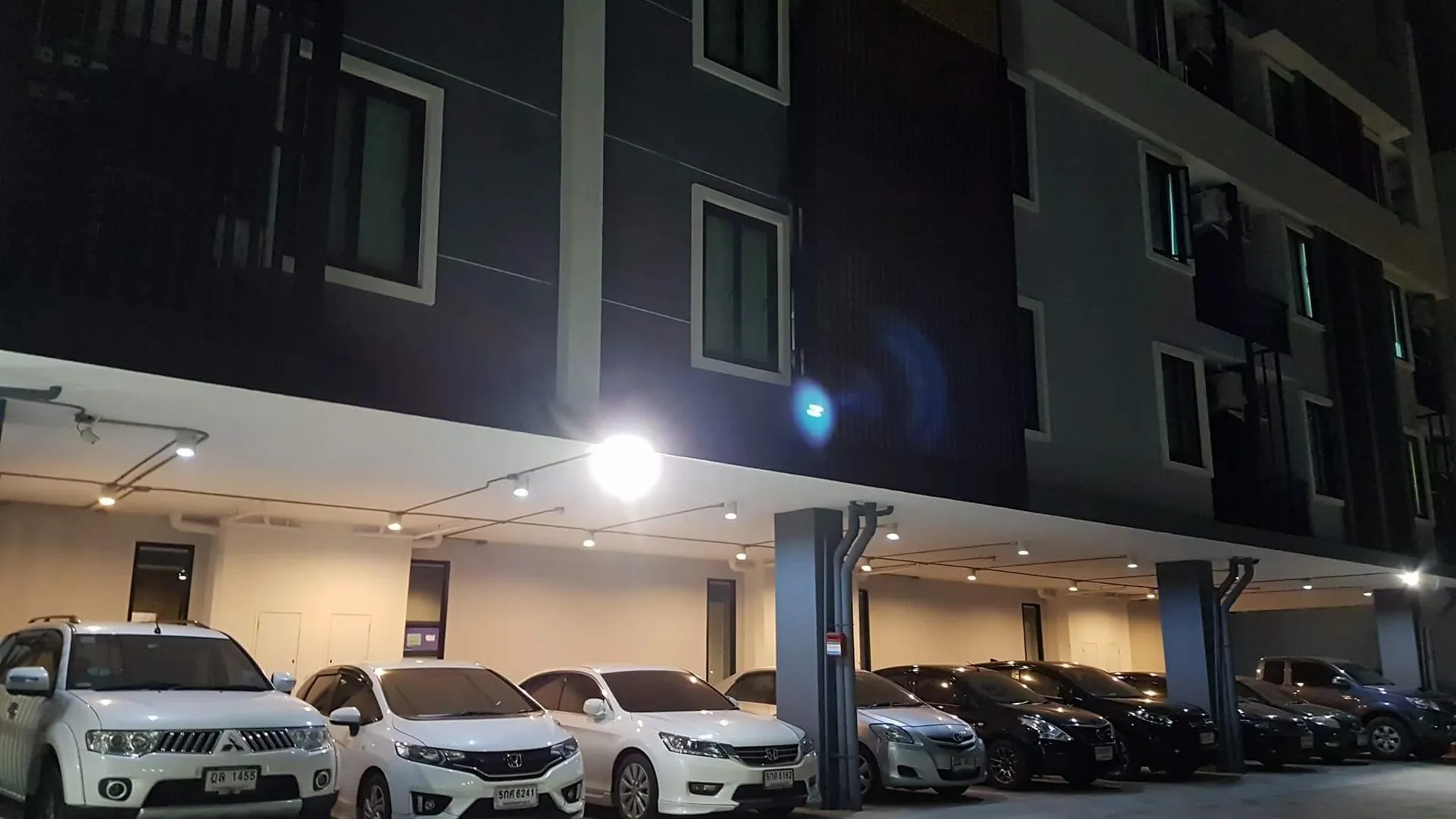 방콕 톤부리의 아파트먼트 (25m², 침실 1개, 프라이빗 욕실 1개) 2성급 싱글룸 레스토랑