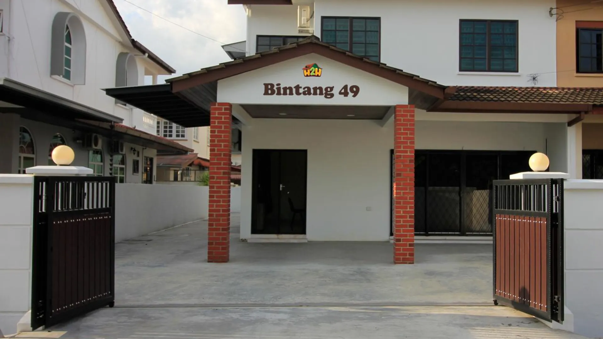 이포 타만 반다라야의 프라이빗 하우스 (200m², 침실 4개, 프라이빗 욕실 3개) 4성급 게스트하우스 외관