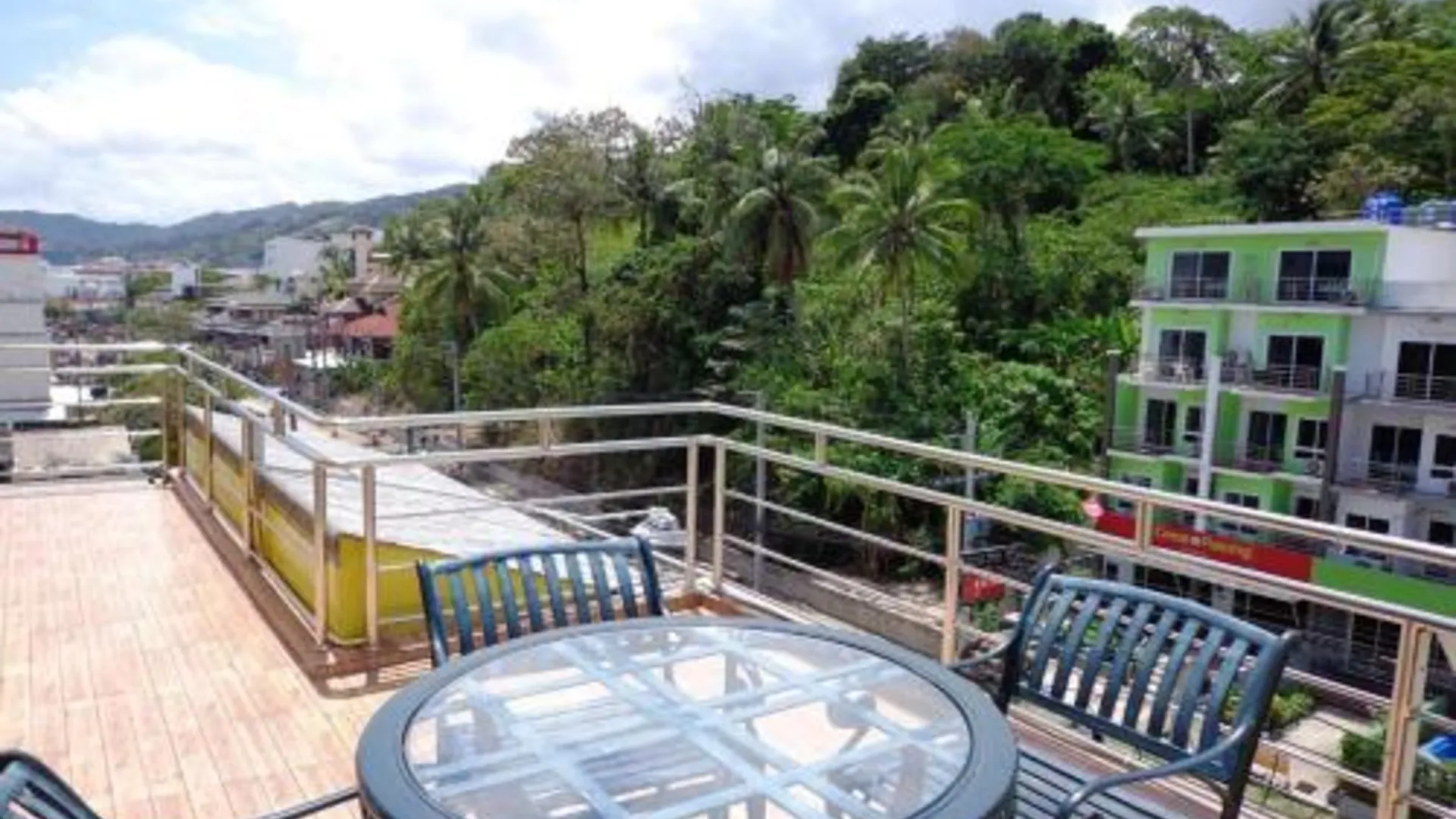 푸켓 숙치와  레지던스 푸켓  2성급 호텔 수영장