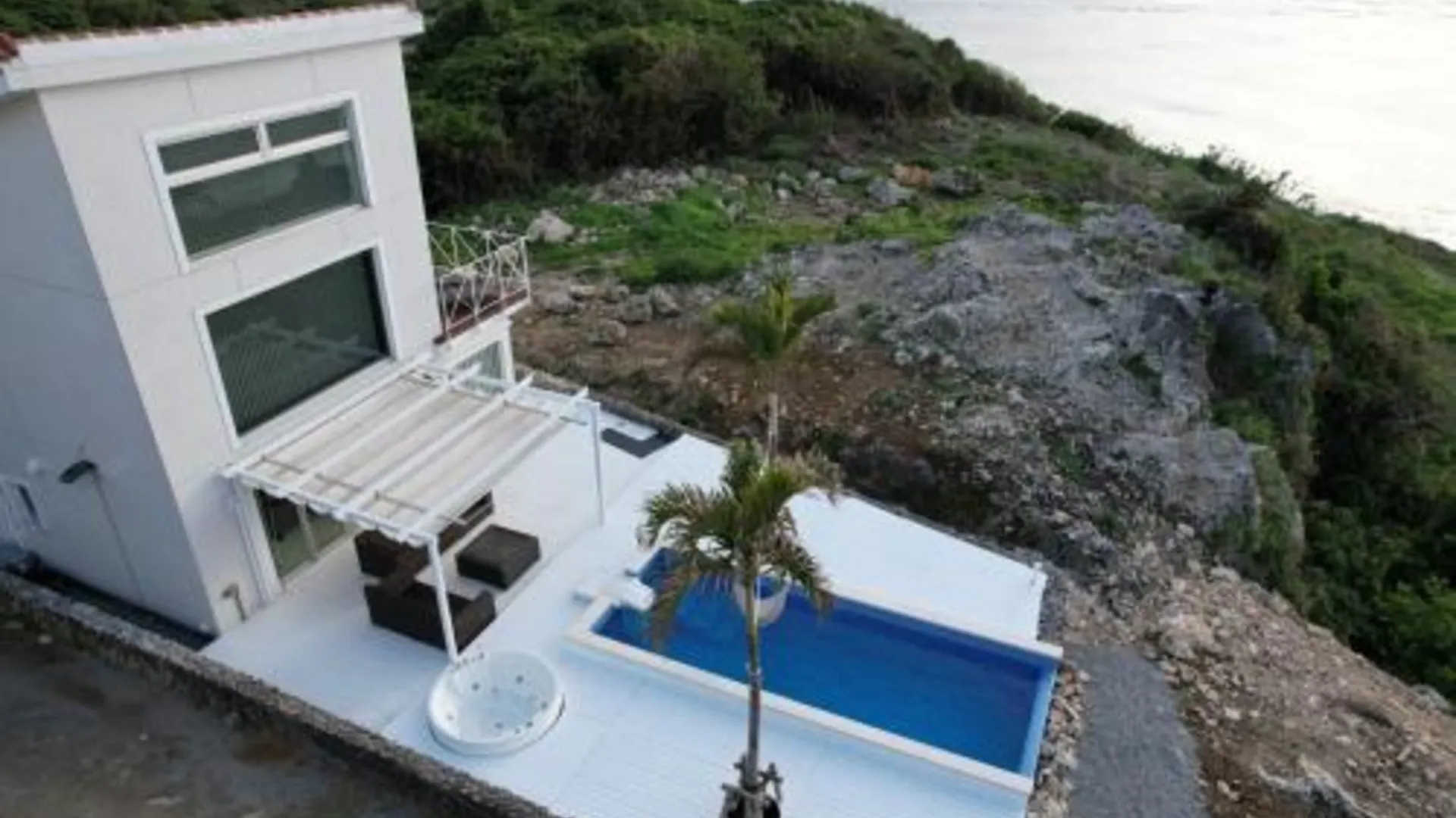 오키나와 본섬 B BASE KOURI iSLAND 4성급 싱글룸 수영장