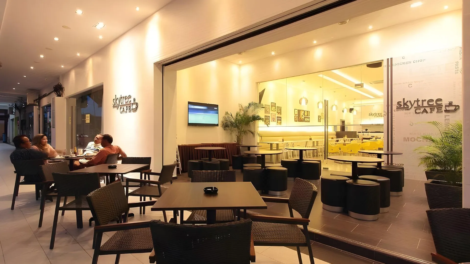 쿠안탄 스카이트리 호텔 2성급 호텔 외관