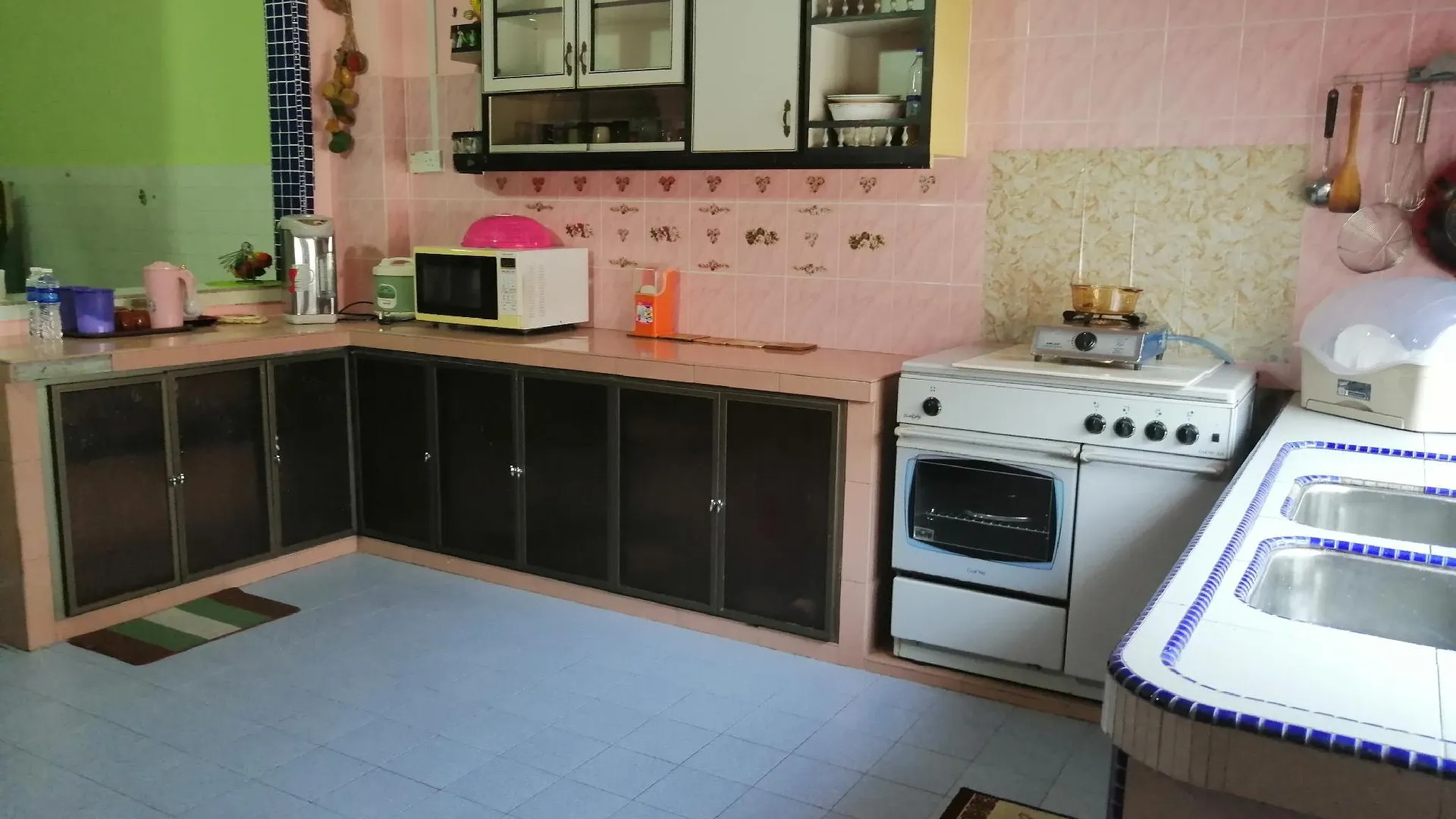 크루앙 클루앙 시티 센터의 프라이빗 하우스 (322m², 침실 3개, 프라이빗 욕실 2개) 2성급 싱글룸 수영장