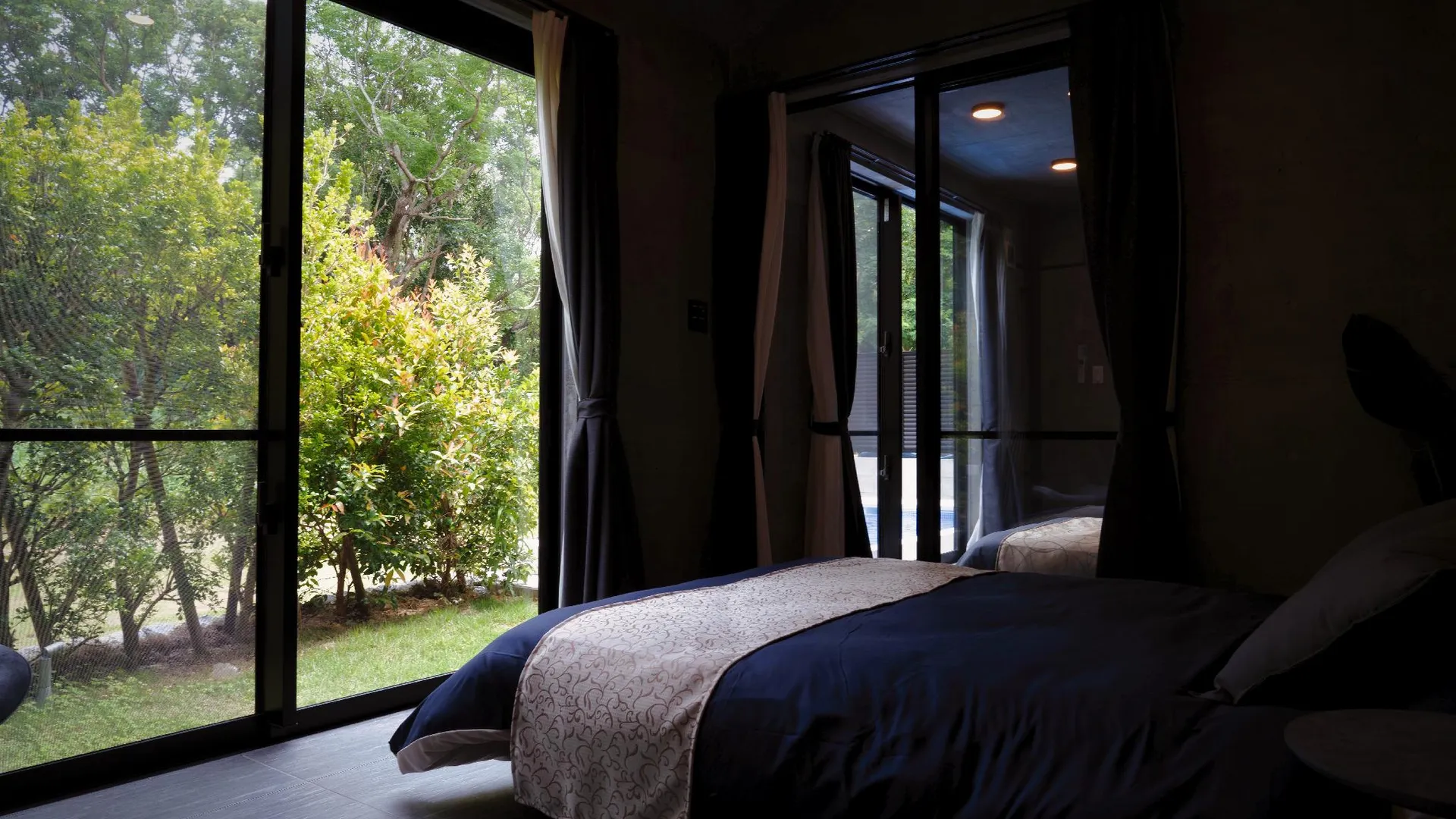 오키나와 본섬 류큐 브리즈・1동대절｜최대 6명｜프라이빗 풀｜비치 도보 30초 4성급 게스트하우스 스위트룸