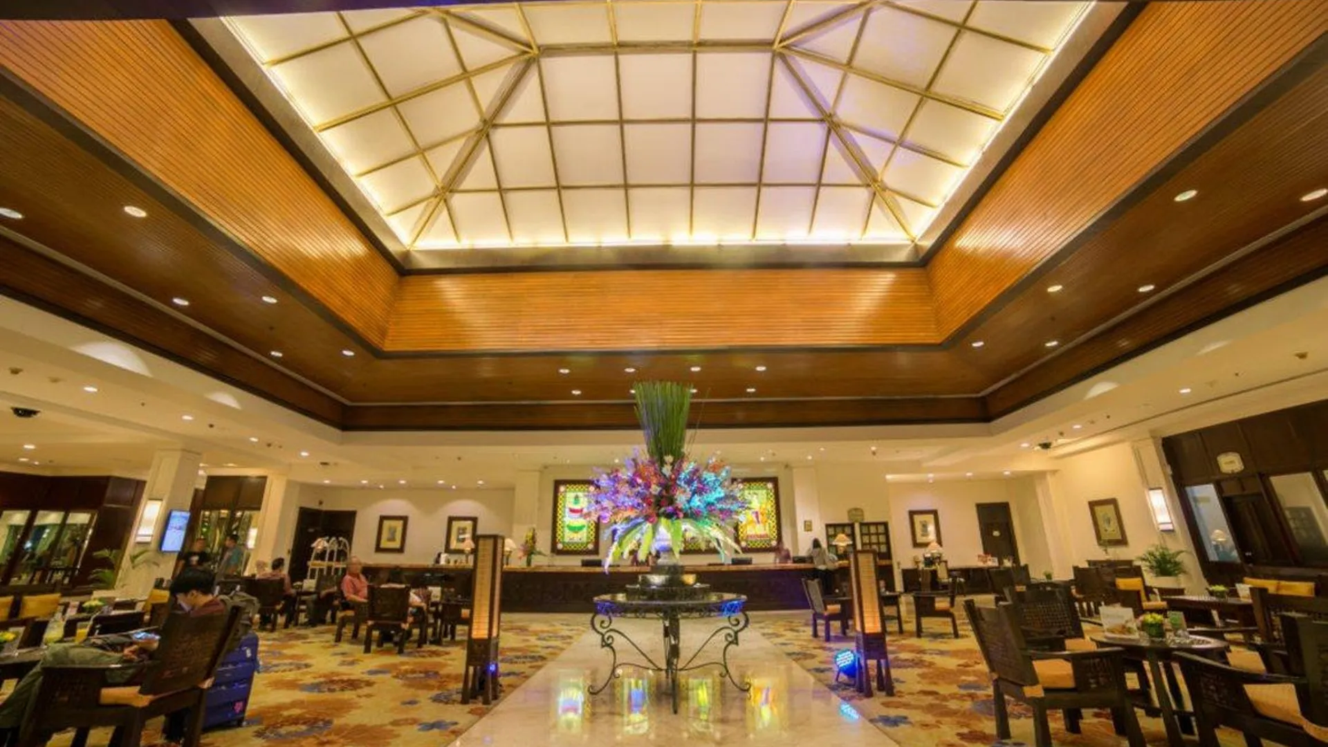 세부 워터프런트 에어포트 호텔 앤 카지노 막탄 4성급 호텔 로비