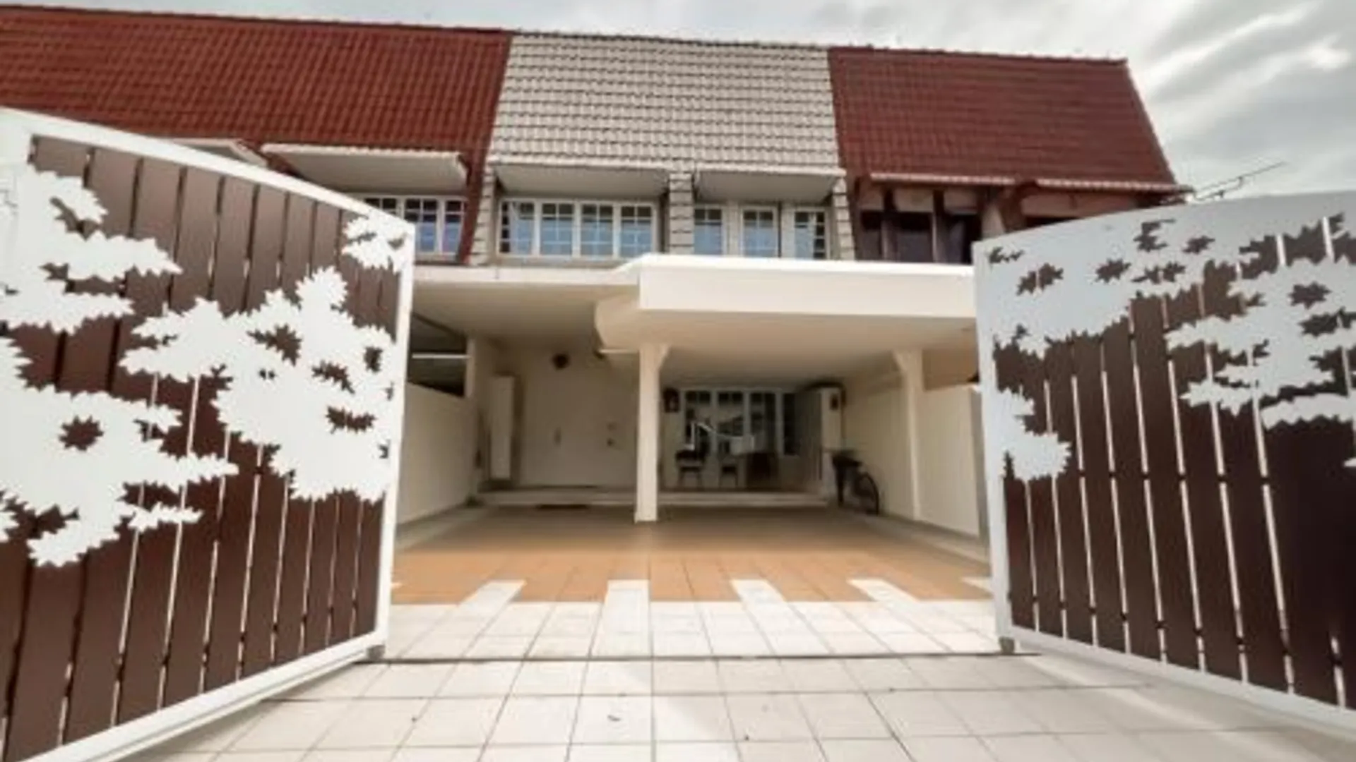 이포 타만 반다라야의 프라이빗 하우스 (m², 침실 4개, 프라이빗 욕실 4개) 3성급 게스트하우스 외관