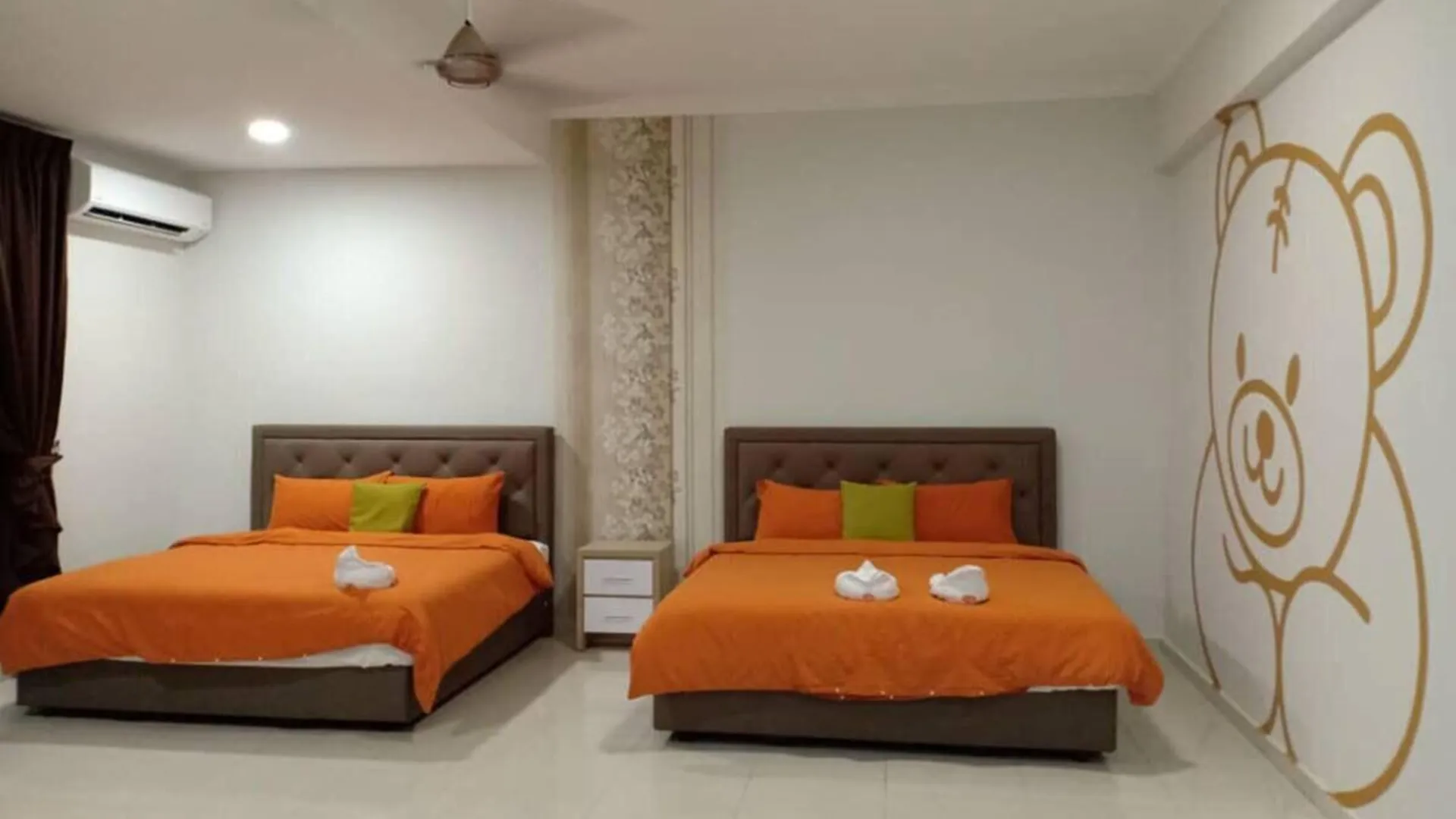 말라카 존커의 방갈로 (368m², 침실 7개, 프라이빗 욕실 6개) 3성급 게스트하우스 스위트룸