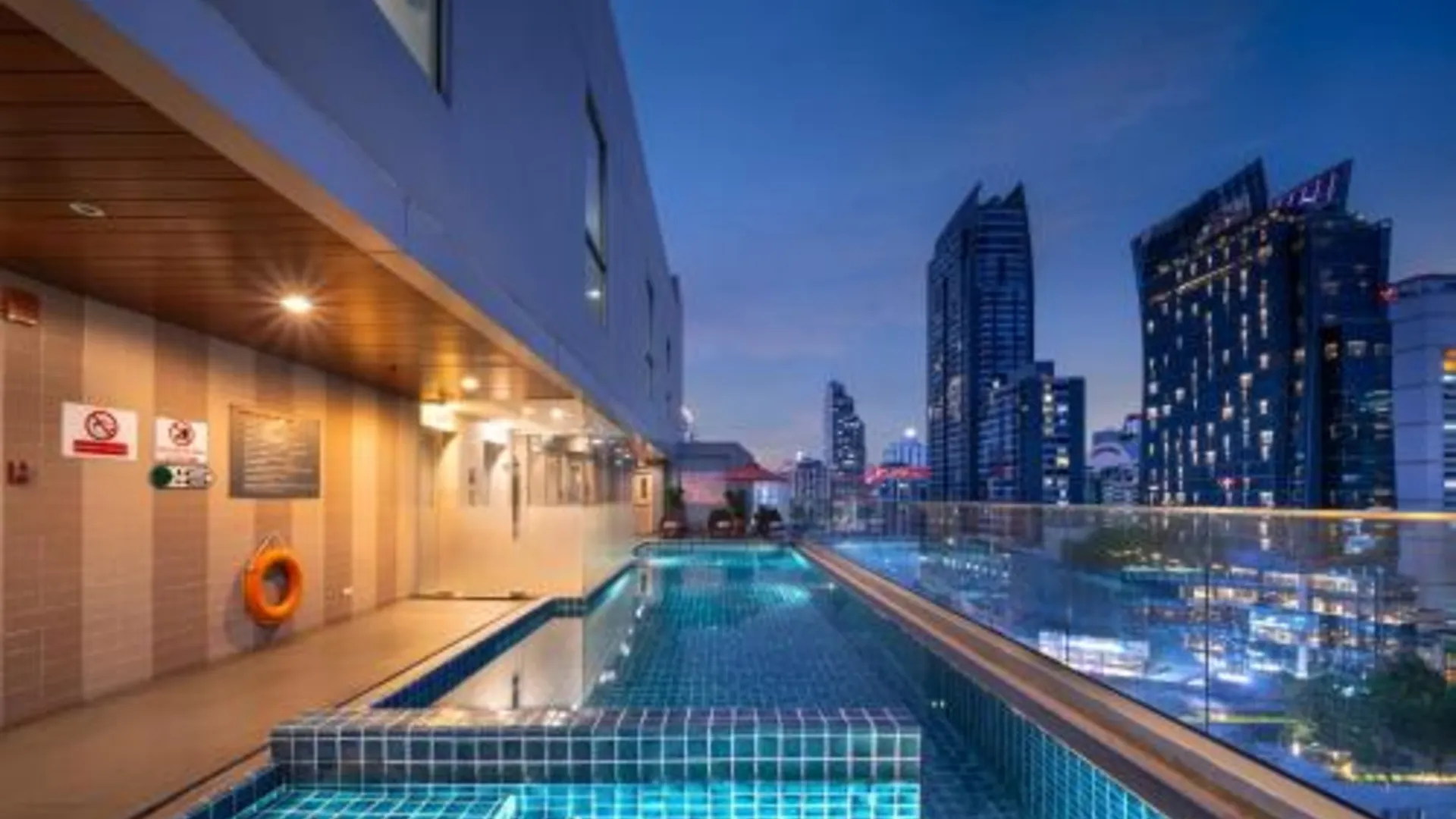 방콕 아델피 스위트 방콕 4성급 호텔 스위트룸