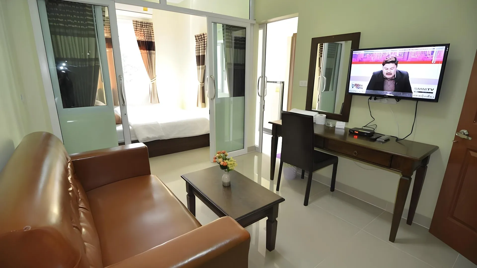 방콕 더 베스트 플레이스 2성급 호텔 스위트룸