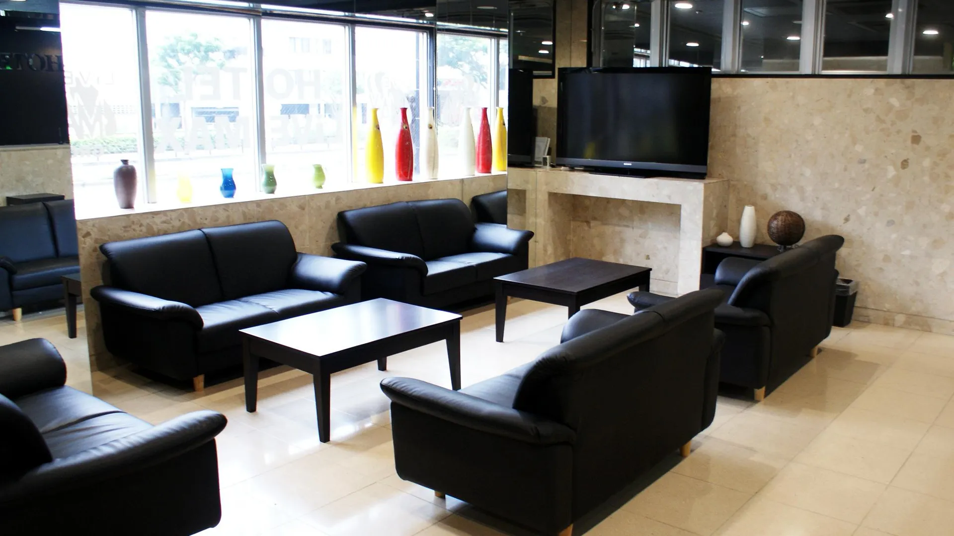 오키나와 본섬 호텔 라이브맥스 버짓 나하 2성급 호텔 외관