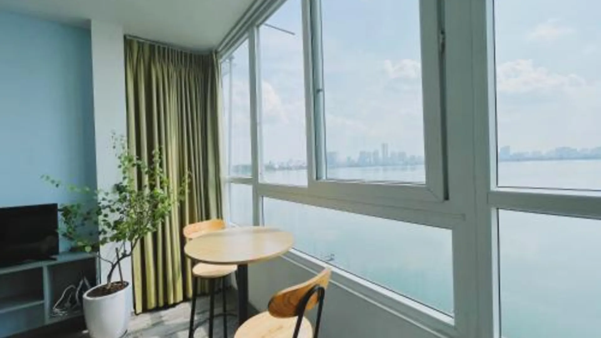 하노이 하노이 홈 2 - 레이크뷰 아파트먼트 4성급 게스트하우스 수영장