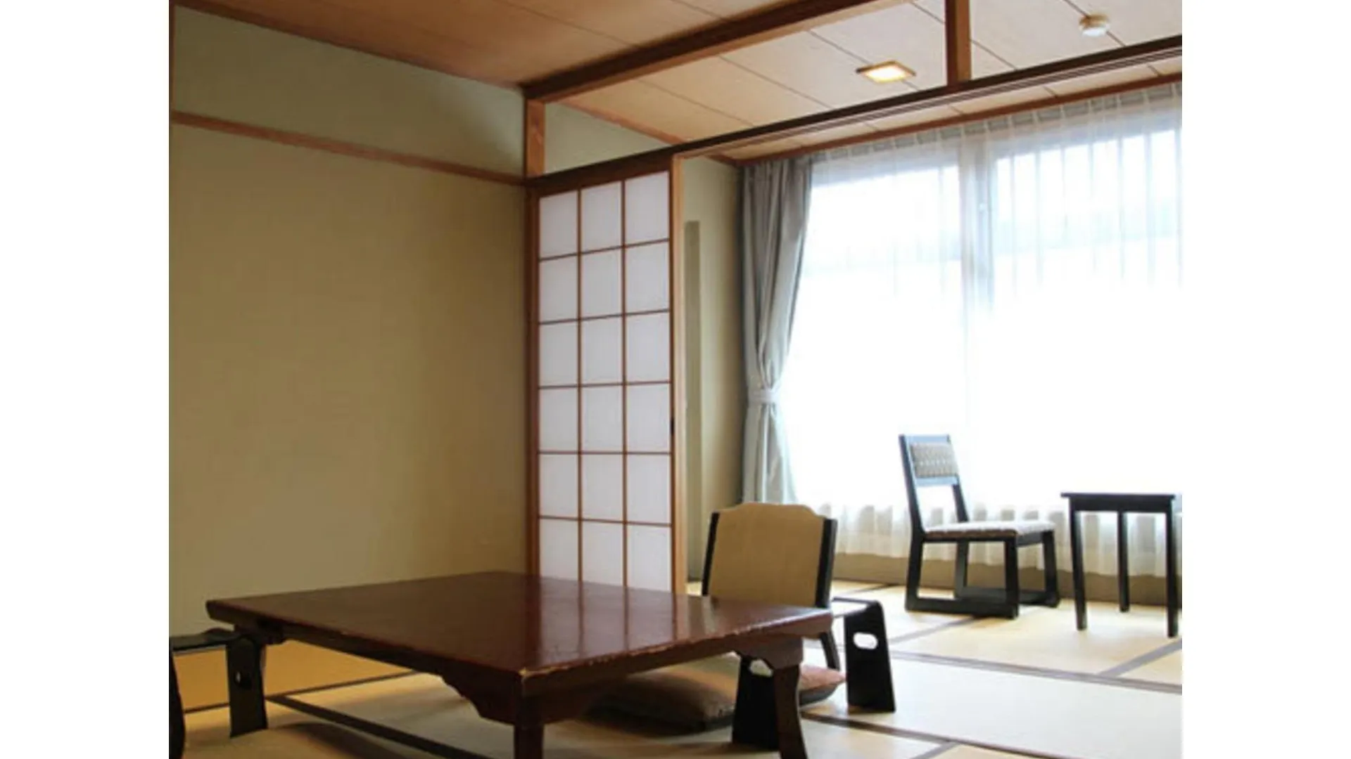 교토 카모가와칸 3성급 호텔 로비