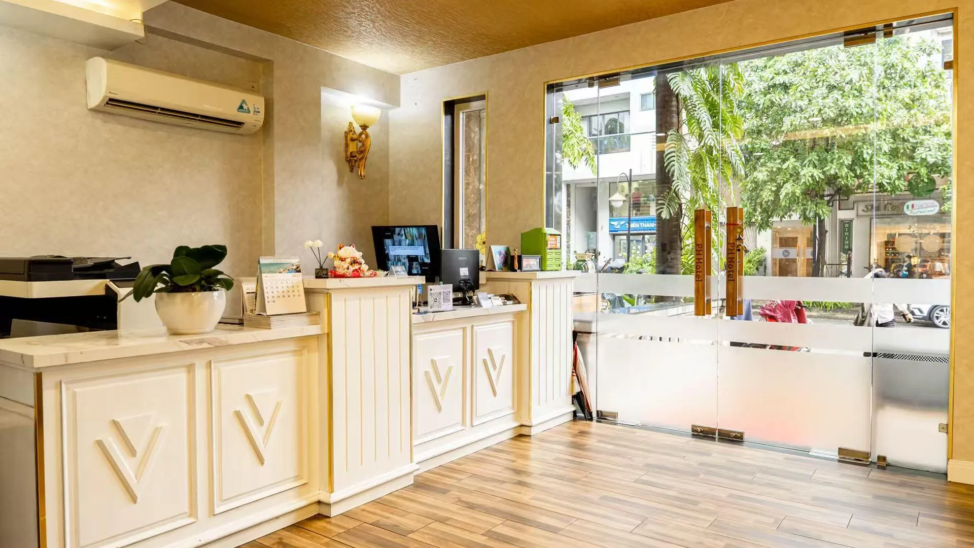 호치민 PH 호텔 3성급 호텔 외관