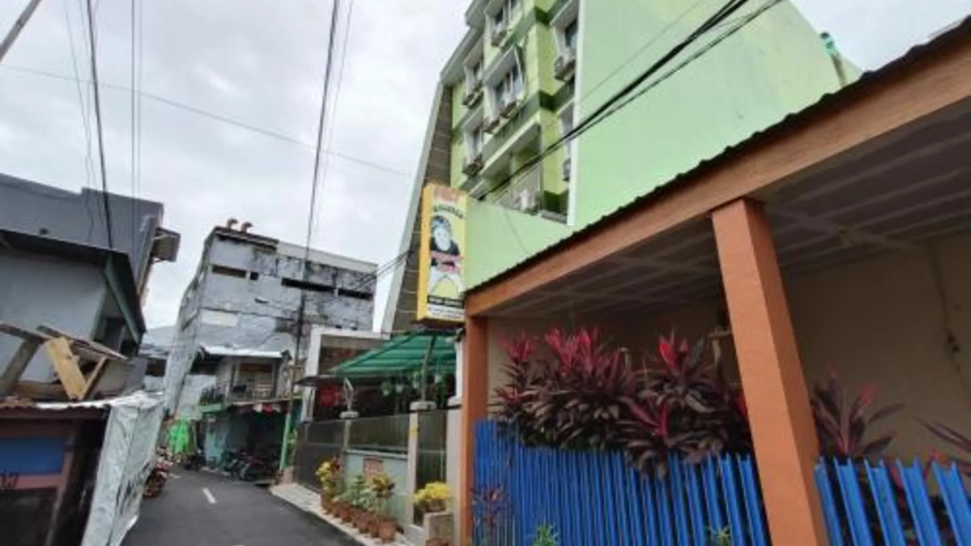 마카사르 OYO 90583 Balqies Homestay Syariah 2성급 호텔 수영장