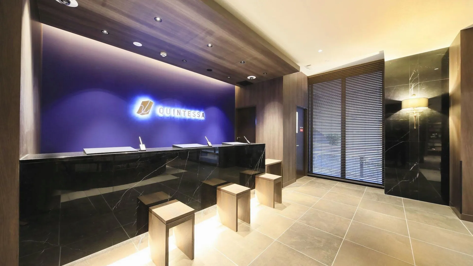 후쿠오카 퀸테사 호텔 후쿠오카 텐진 코믹 앤 북 4성급 호텔 외관