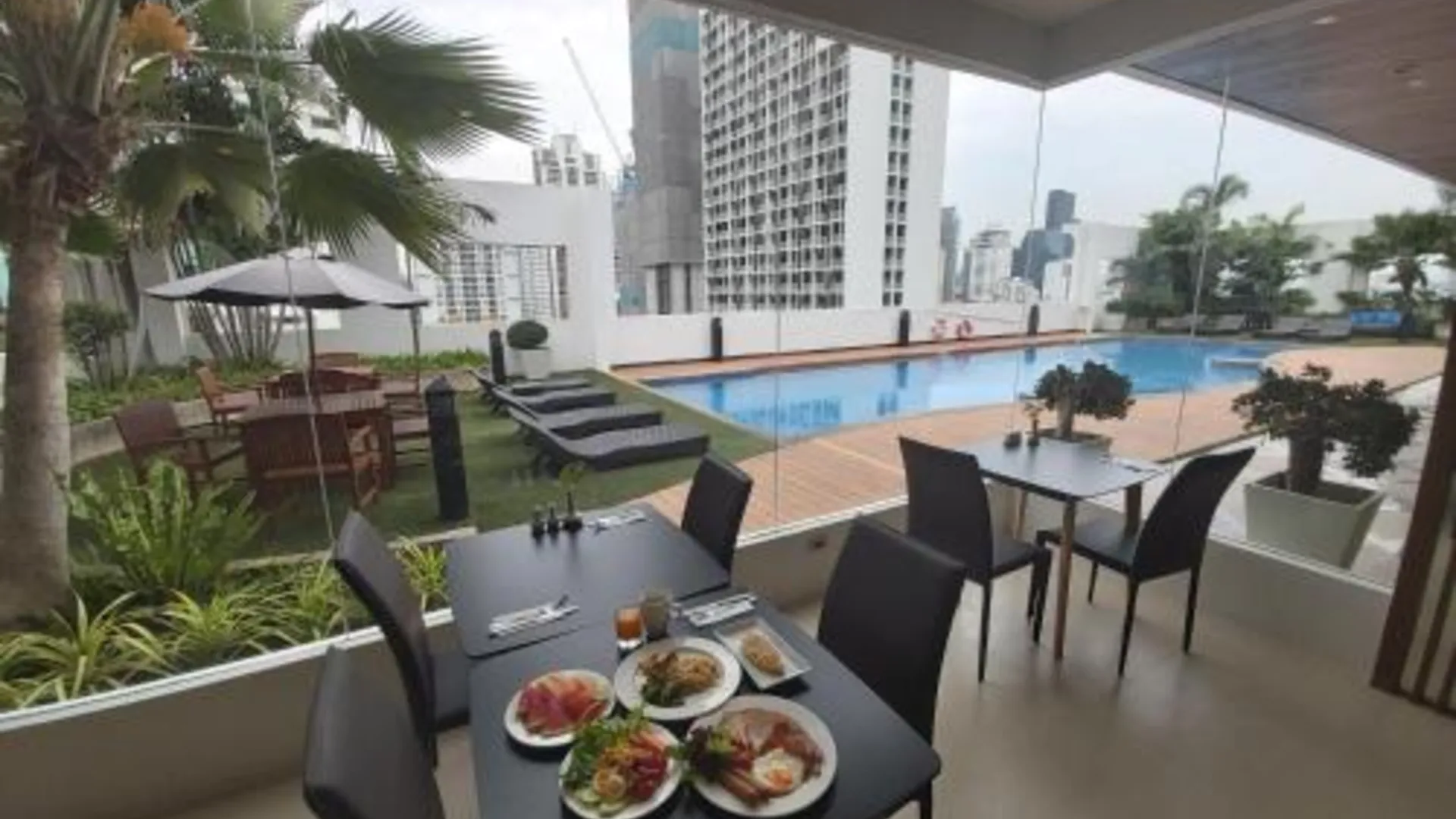 방콕 그랜드 아속 스위트 부티크 레지던스 4성급 호텔 외관