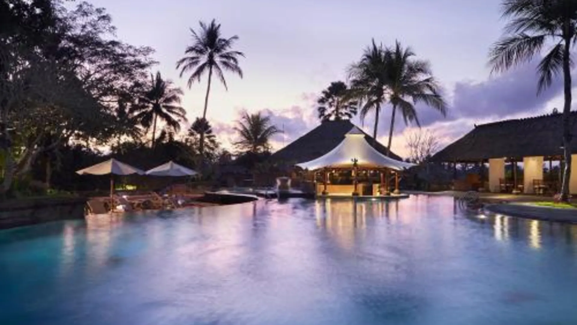 발리 카만달루 우붓 리조트 5성급 호텔 객실