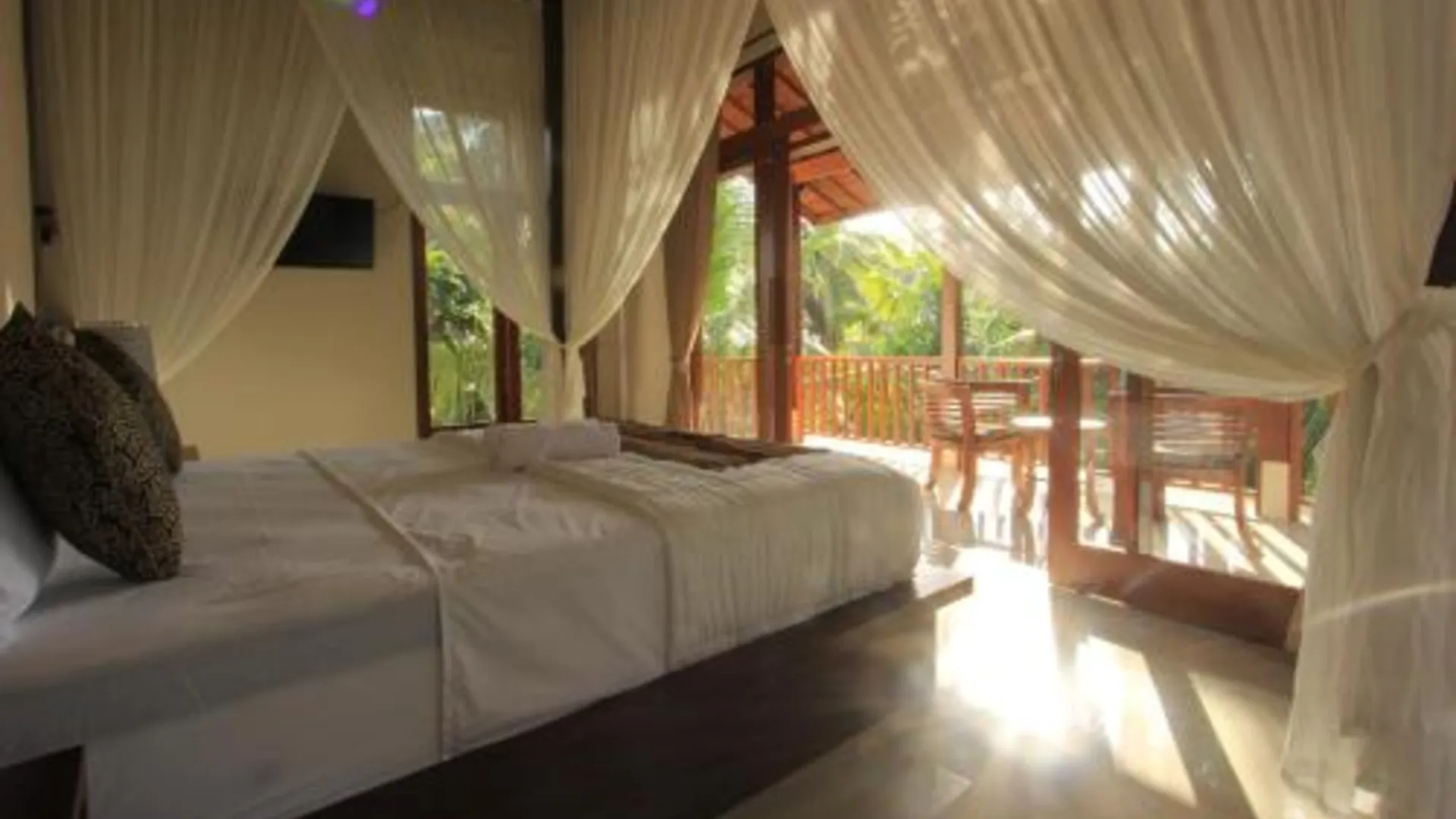 발리 마하나데위 빌라 3성급 호텔 스위트룸