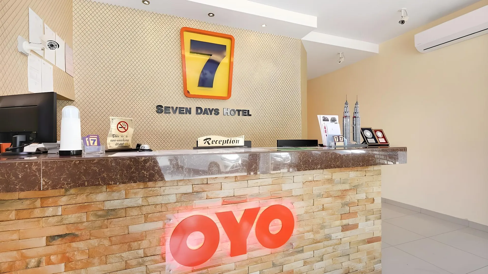 라웁 Seven Days Hotel 2성급 호텔 외관