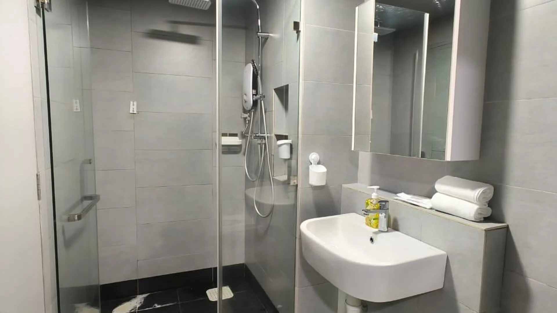 코타키나발루 중심 업무 지구 (CBD)의 프라이빗 하우스 (522m², 침실 2개, 프라이빗 욕실 1개) 3성급 게스트하우스 객실