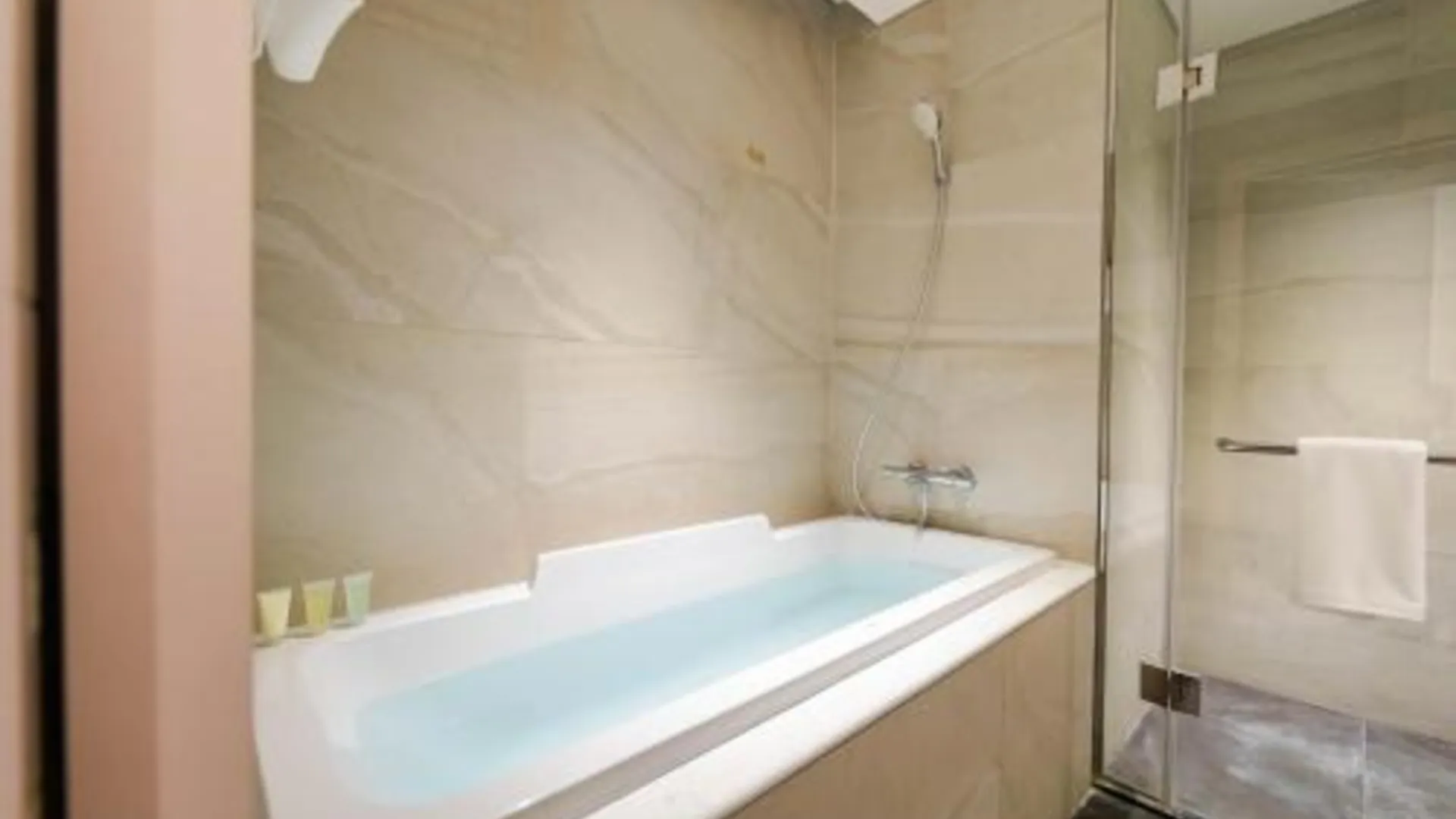 하노이 파이브 스타 웨스트레이크 1-4층 호텔 앤 서비스 아파트먼트 5성급 호텔 부대시설