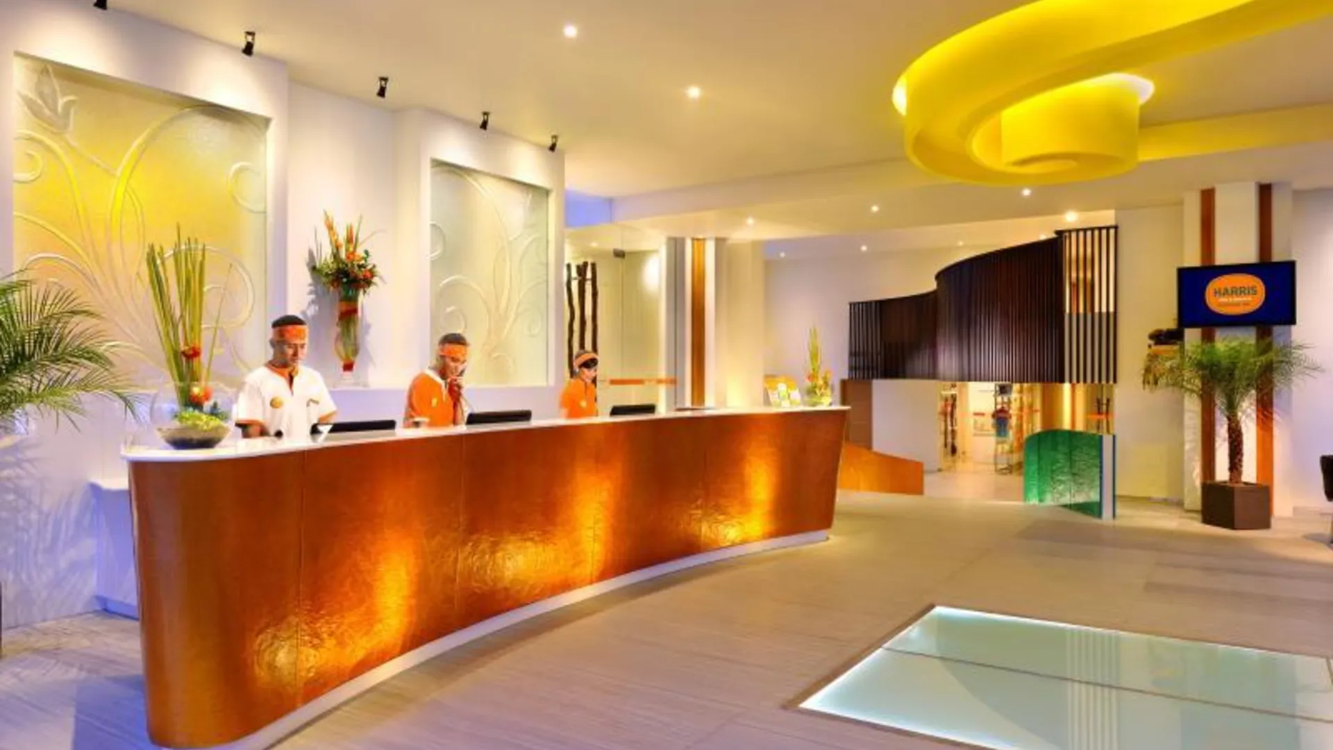 발리 해리스 호텔 앤 레지던스 썬셋 로드 4성급 호텔 외관