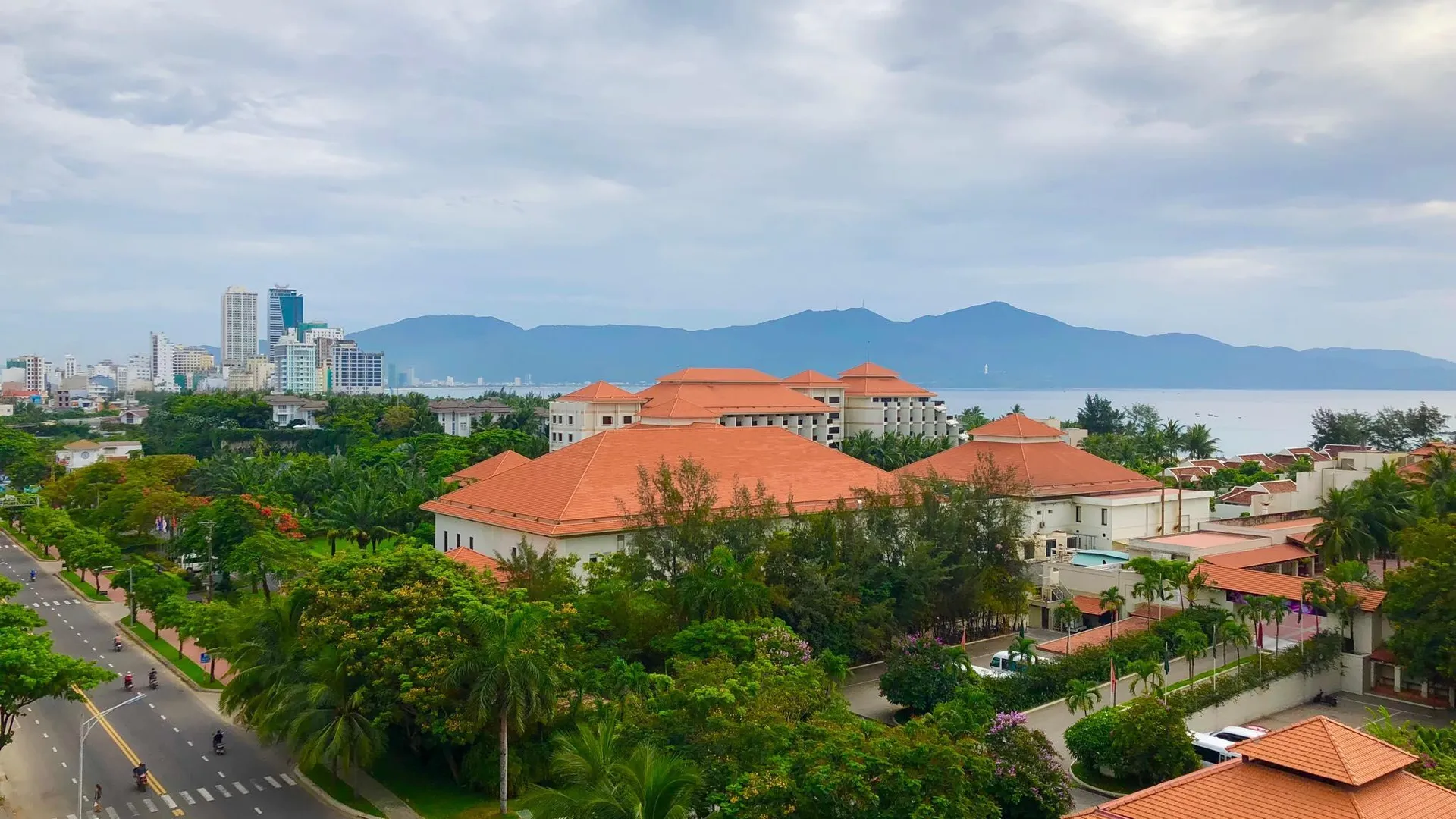 다낭 호아하이의 아파트먼트 (1400m², 침실 3개, 프라이빗 욕실 3개) 5성급 싱글룸 수영장