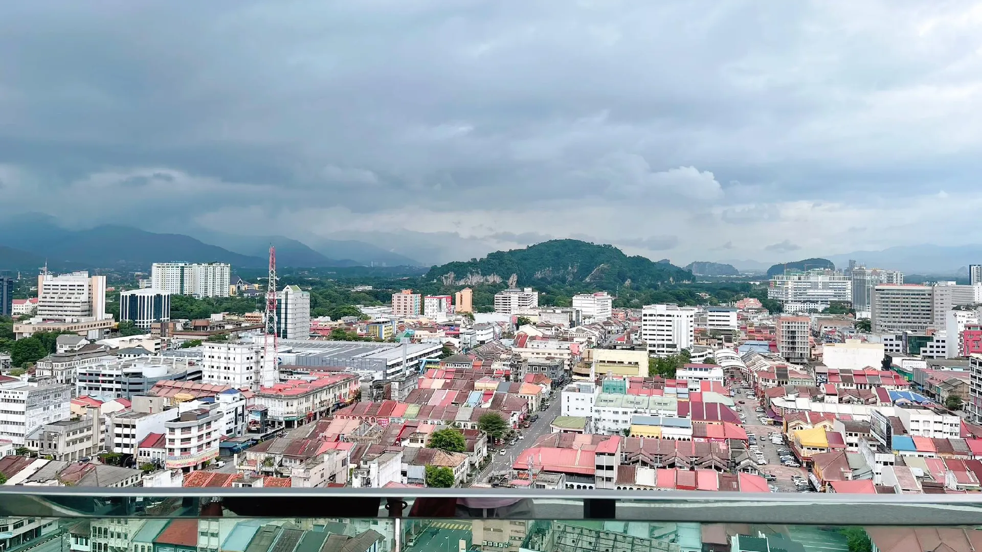 이포 캄풍 쿠차이의 아파트먼트 (86m², 침실 3개, 프라이빗 욕실 2개) 4성급 싱글룸 수영장
